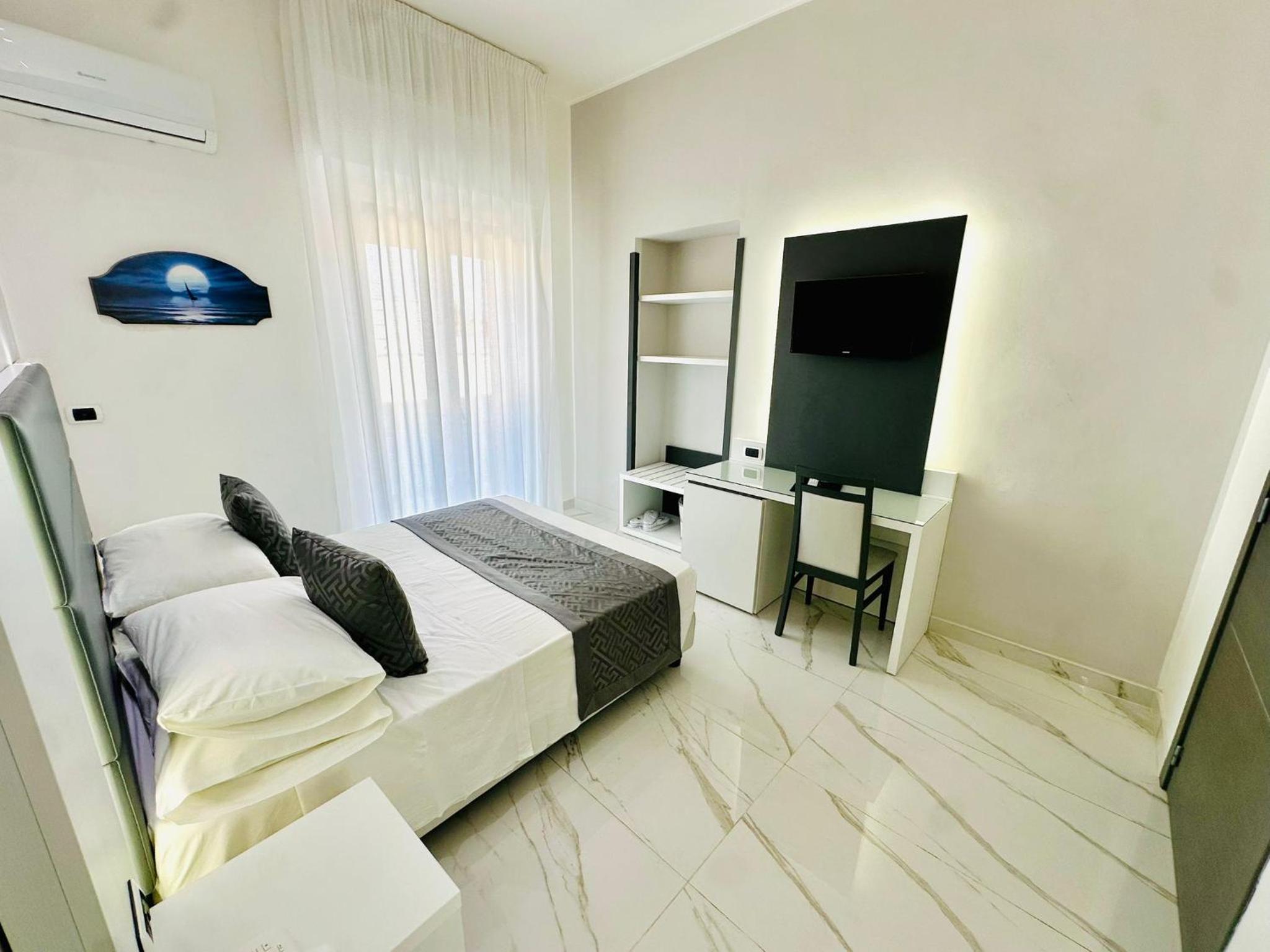 Family Room with Balcony photo 2