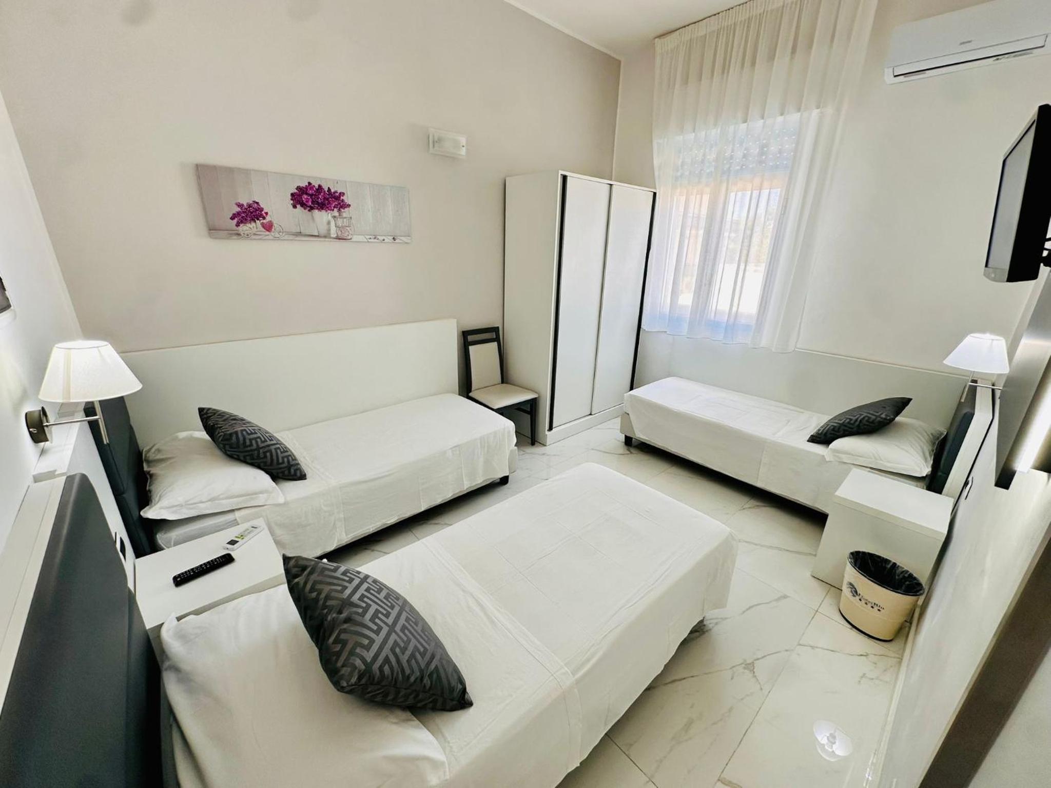 Family Room with Balcony photo 3