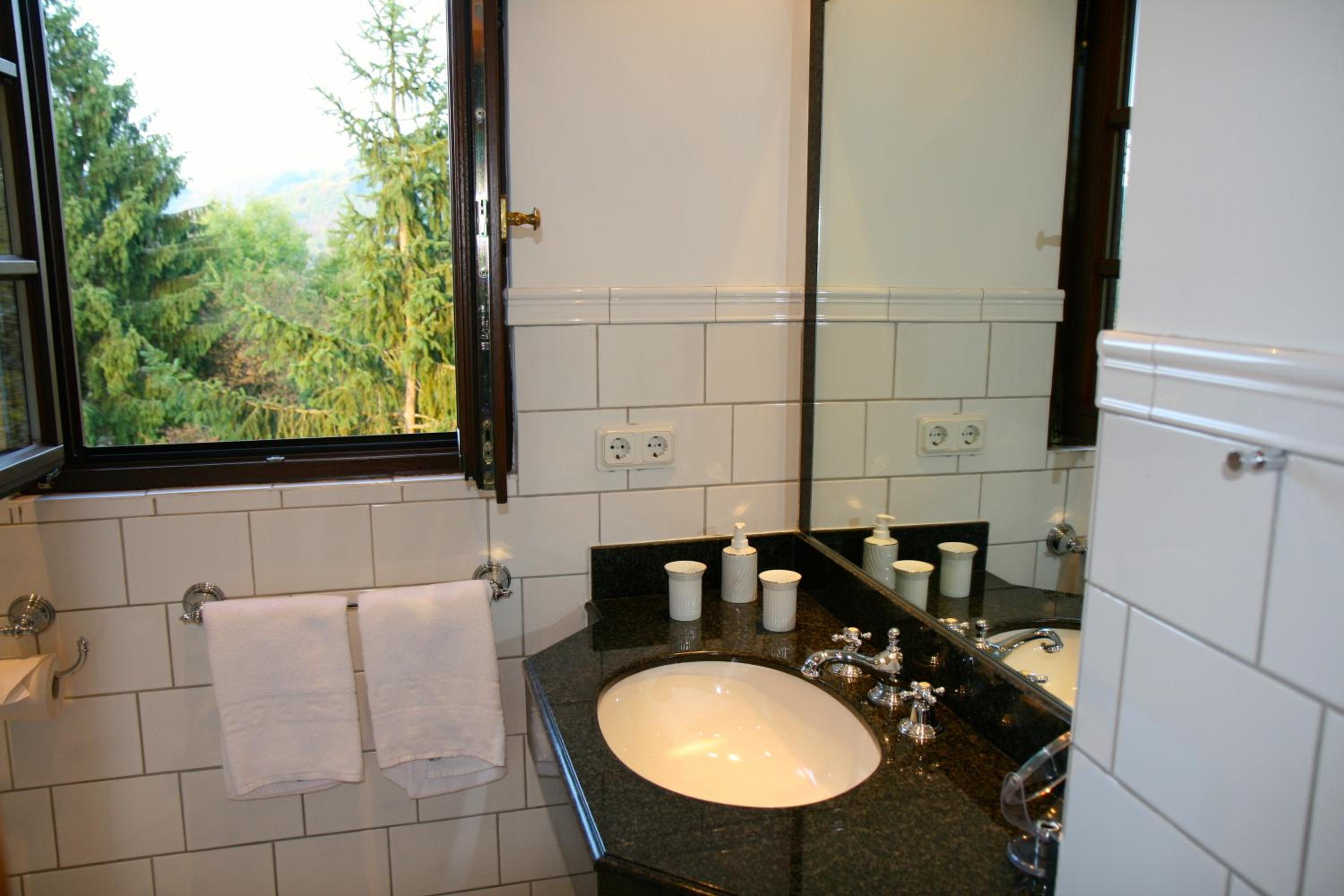 Standard Double Room - Photo 5