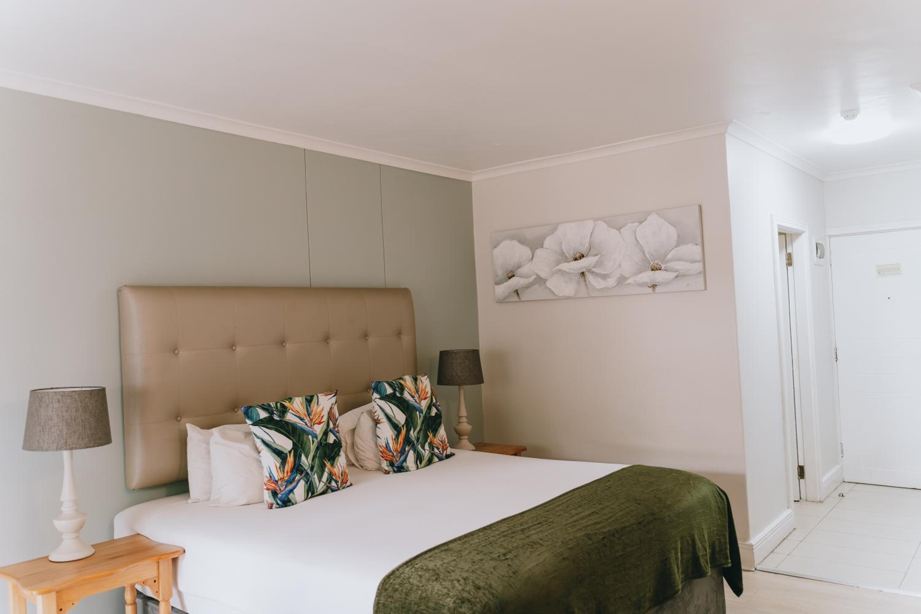 Double or Twin Room with View - Photo 2