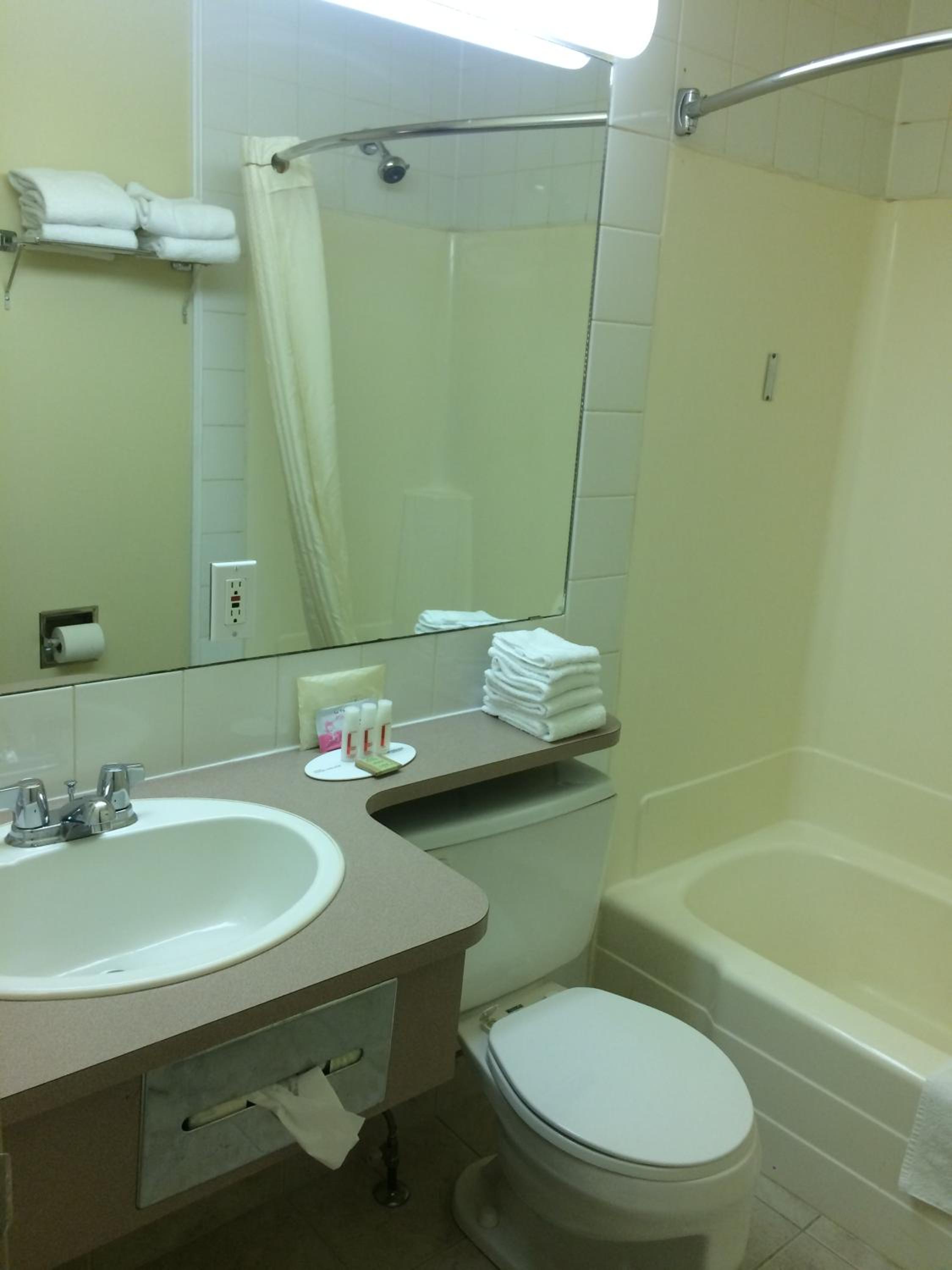Double Room with Two Double Beds - Smoking - Photo 4