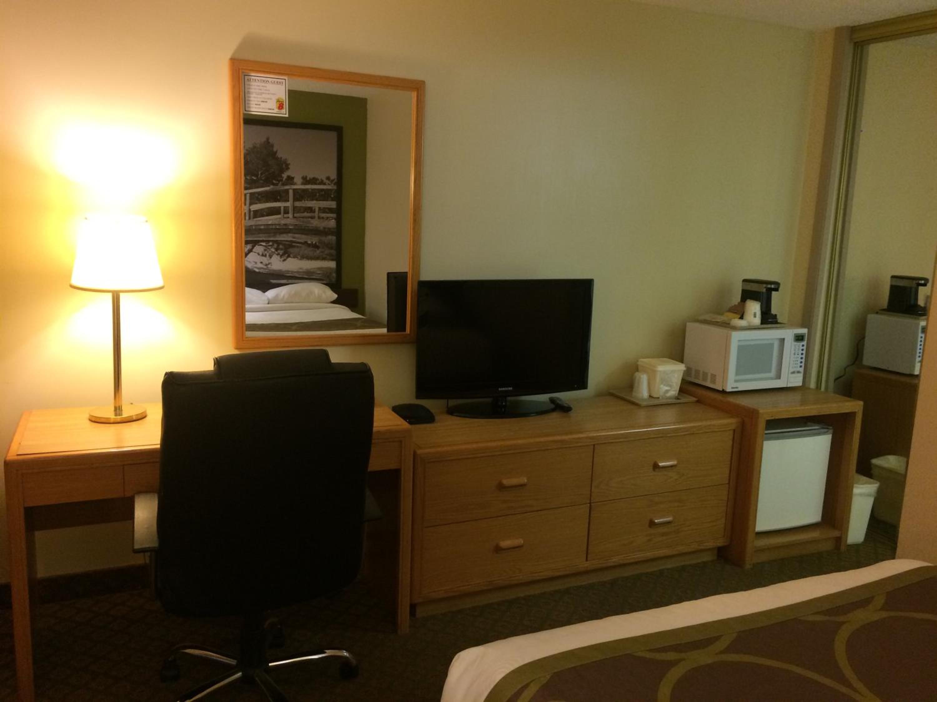 Double Room with Two Double Beds - Smoking - Photo 1