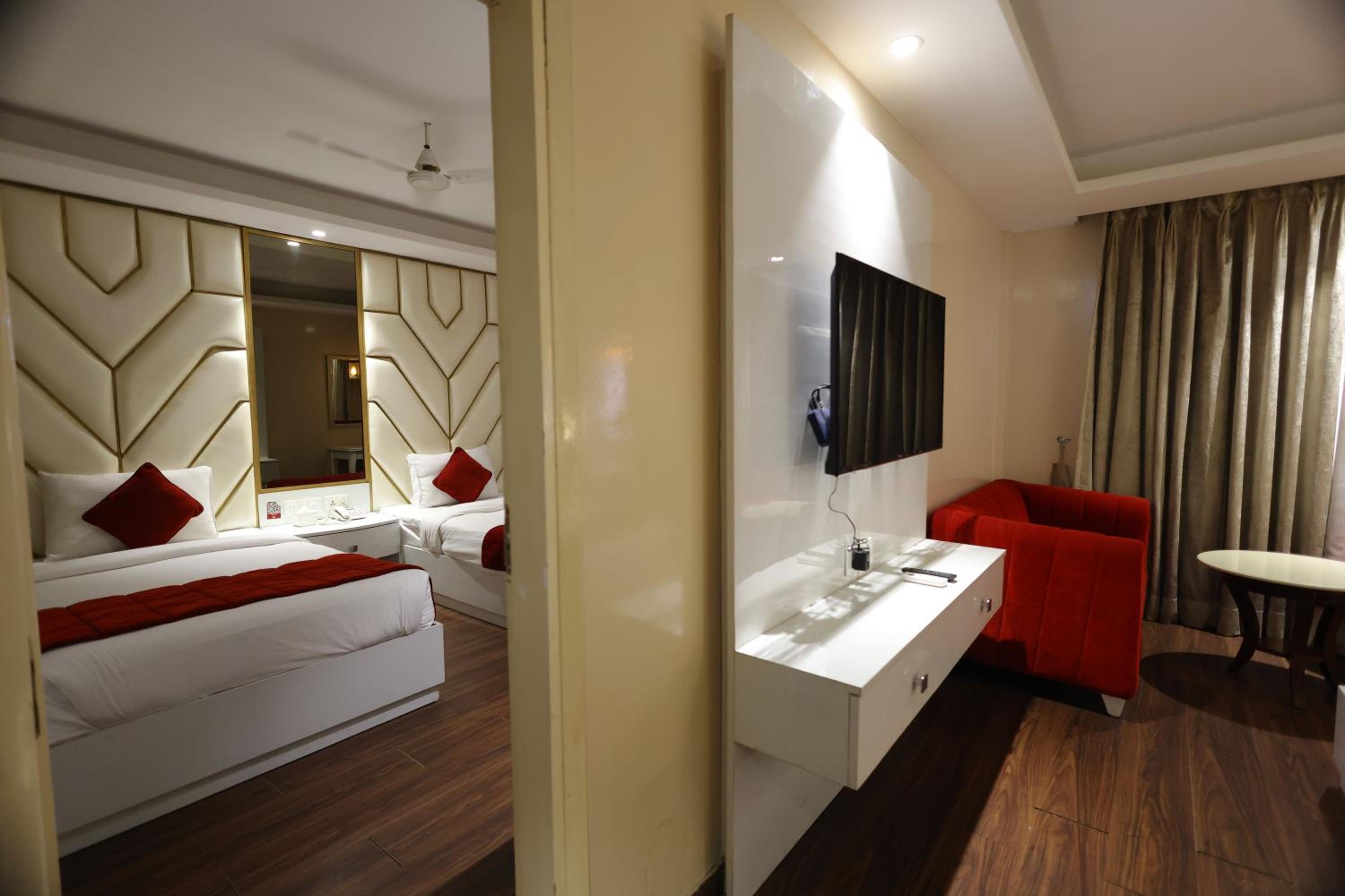 Interconnecting Family Room