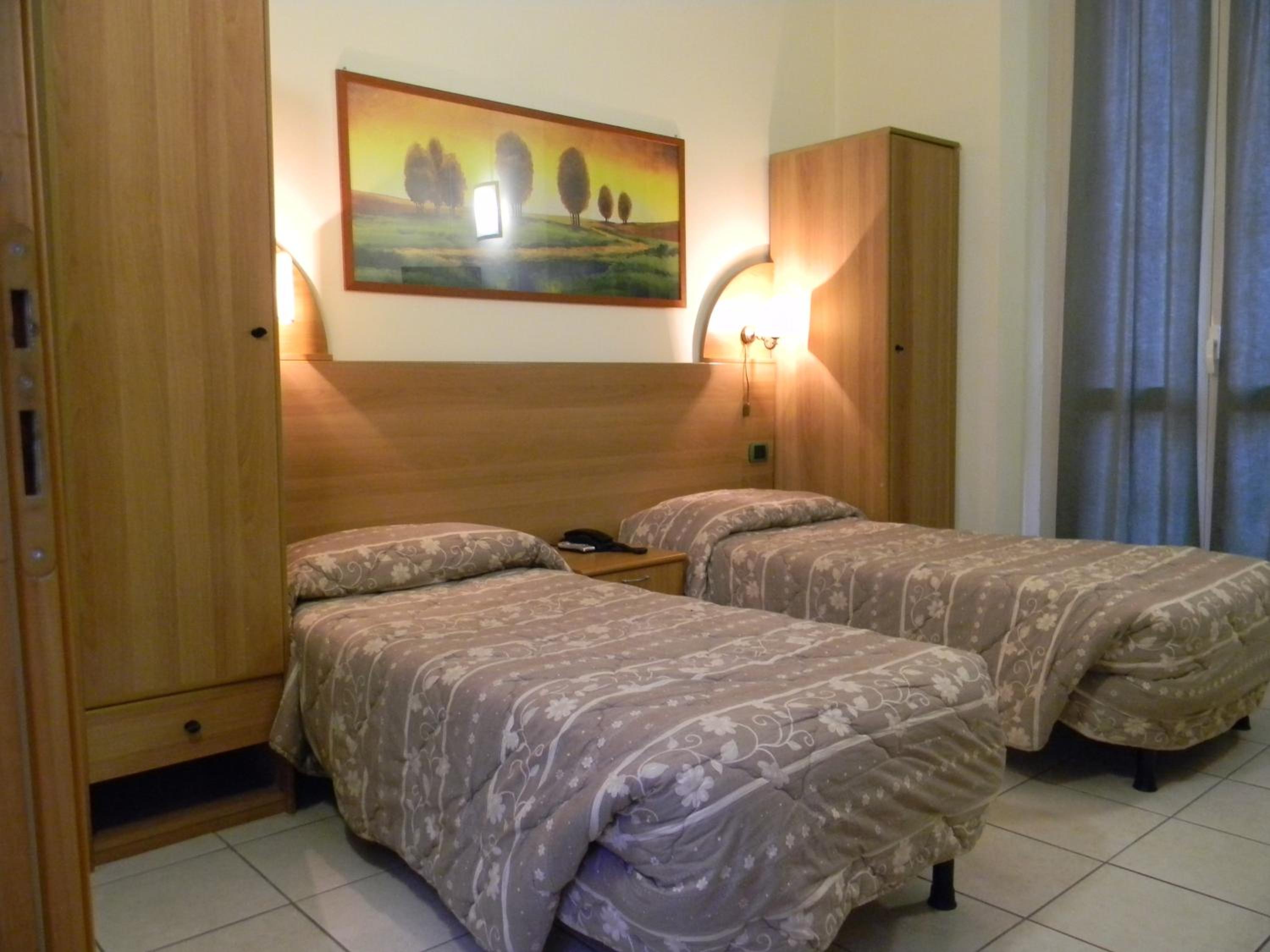 Twin Room - Photo 7