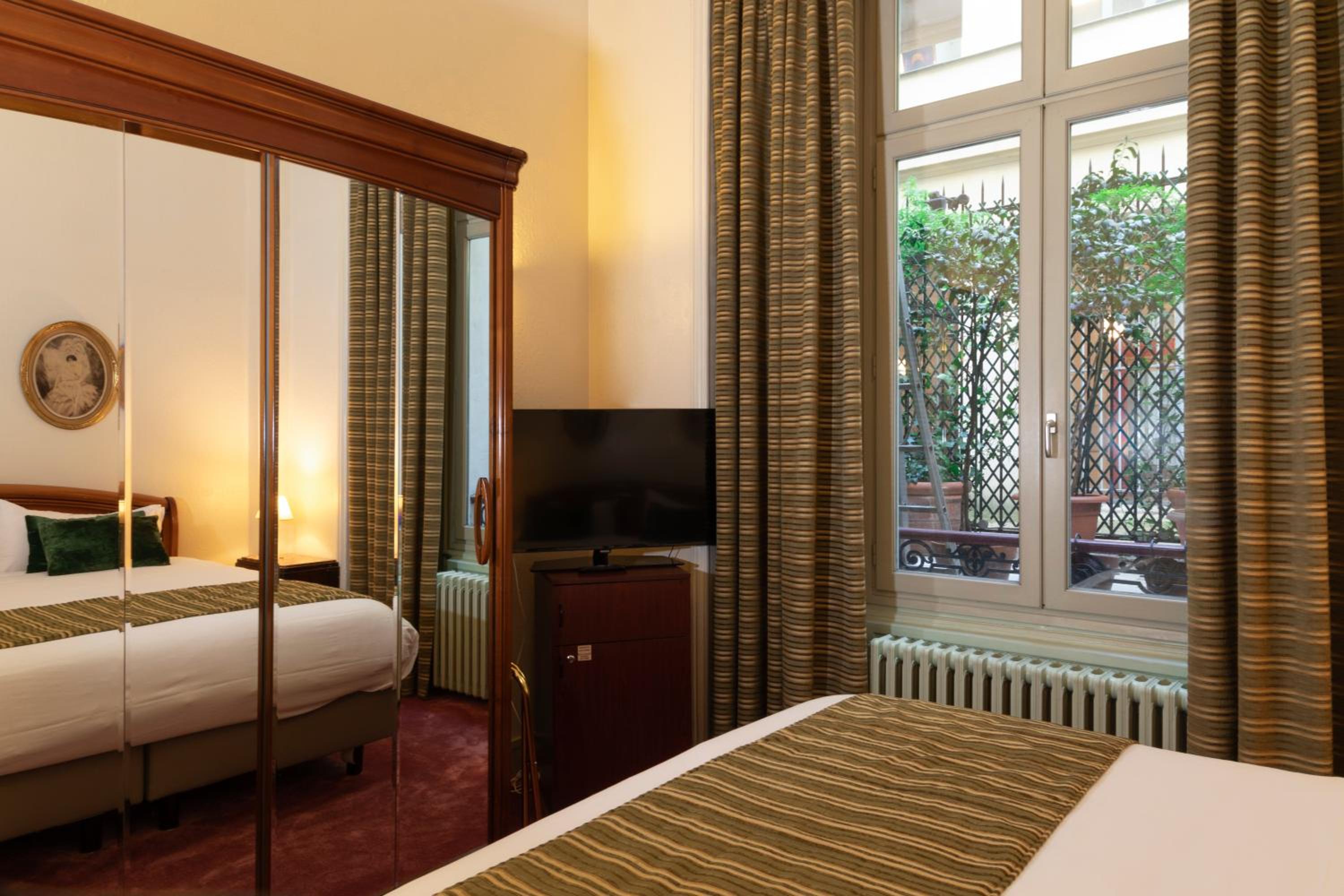 Chambre double rez-de-chaussee  photo 2