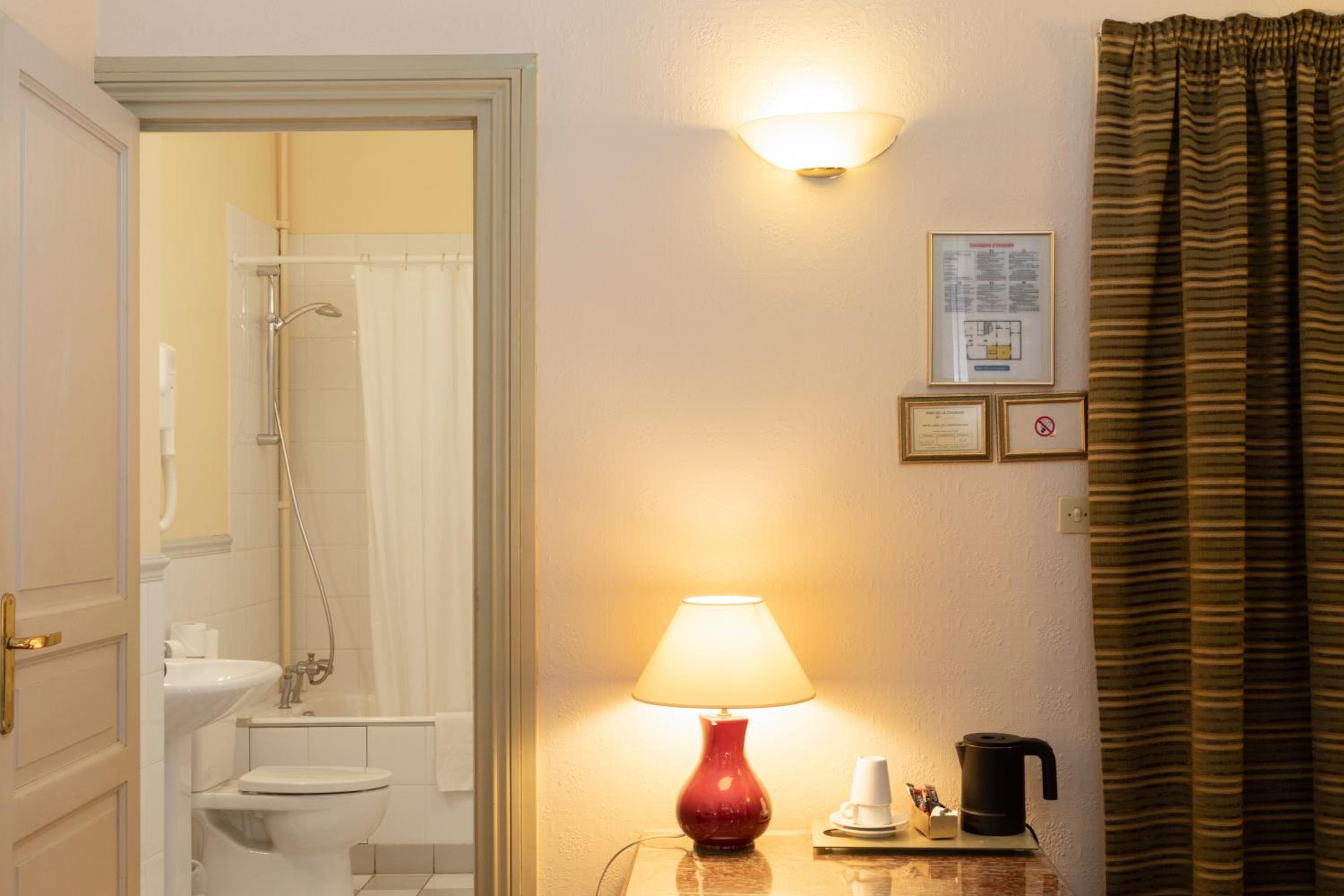 Chambre double rez-de-chaussee