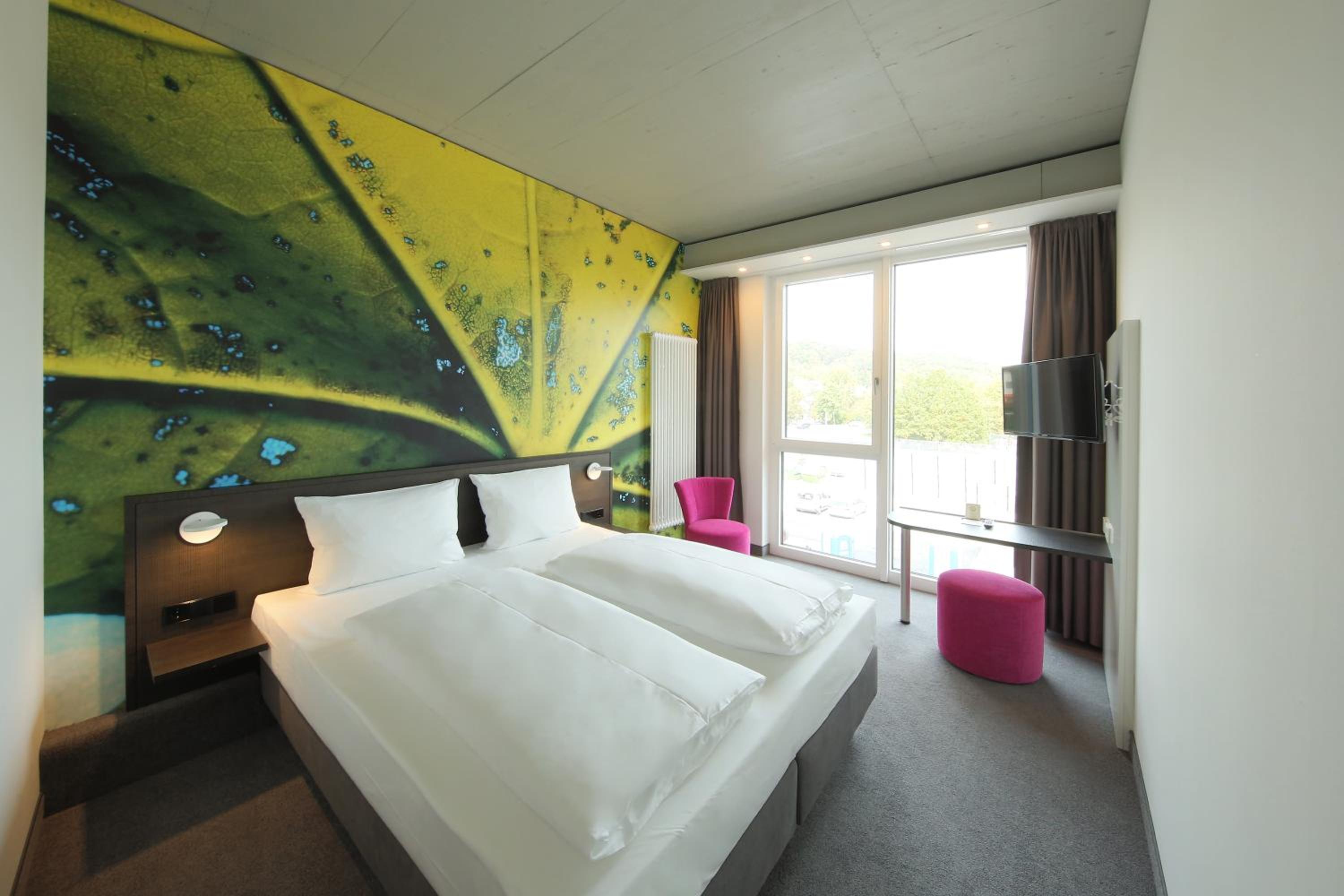 Large Double Room - Photo 1