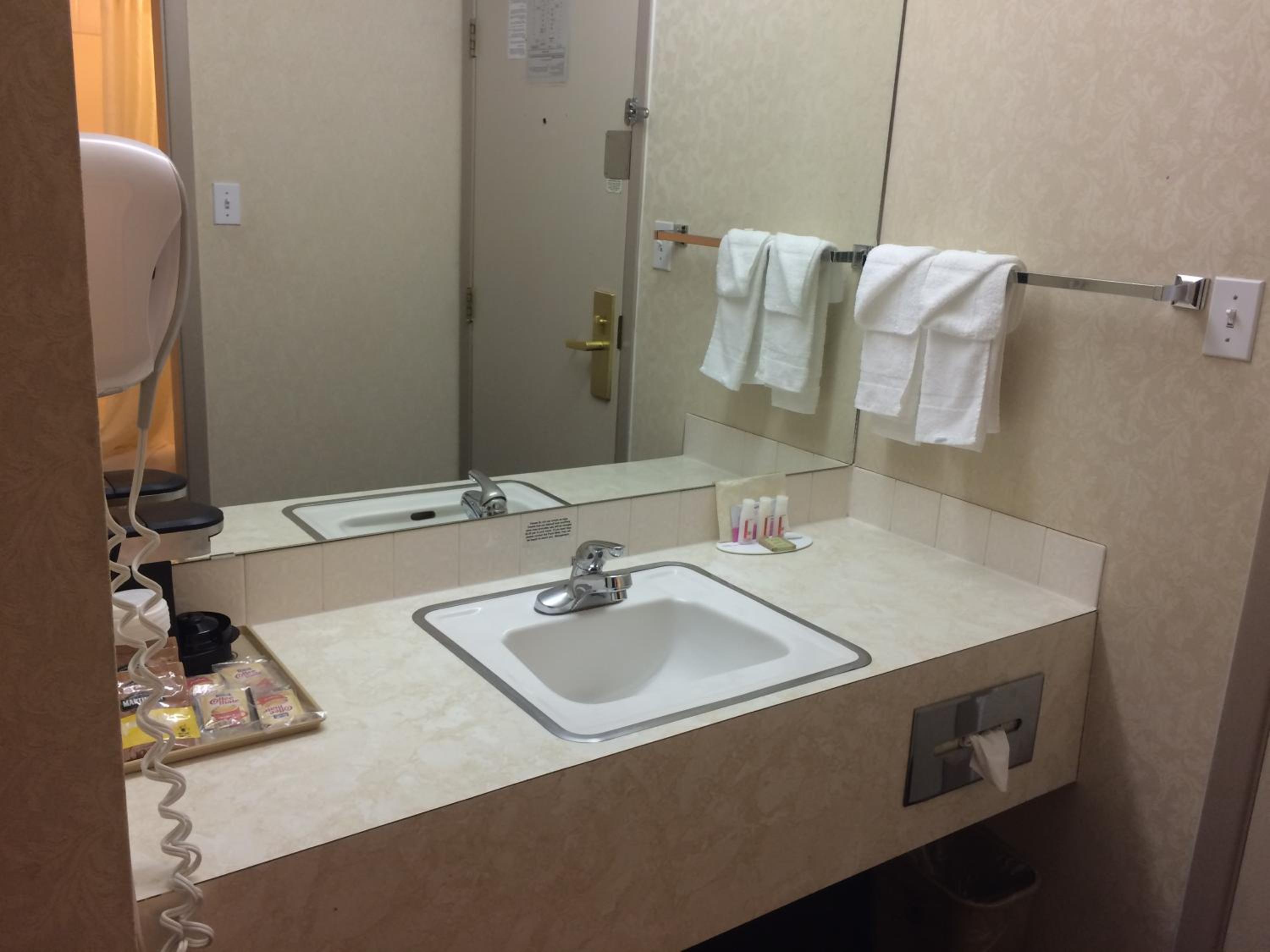 Double Room with Two Double Beds - Non-Smoking - Photo 2