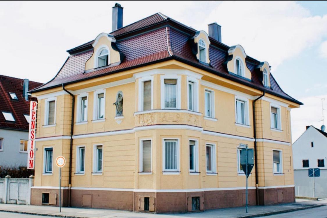 Basic Triple Room