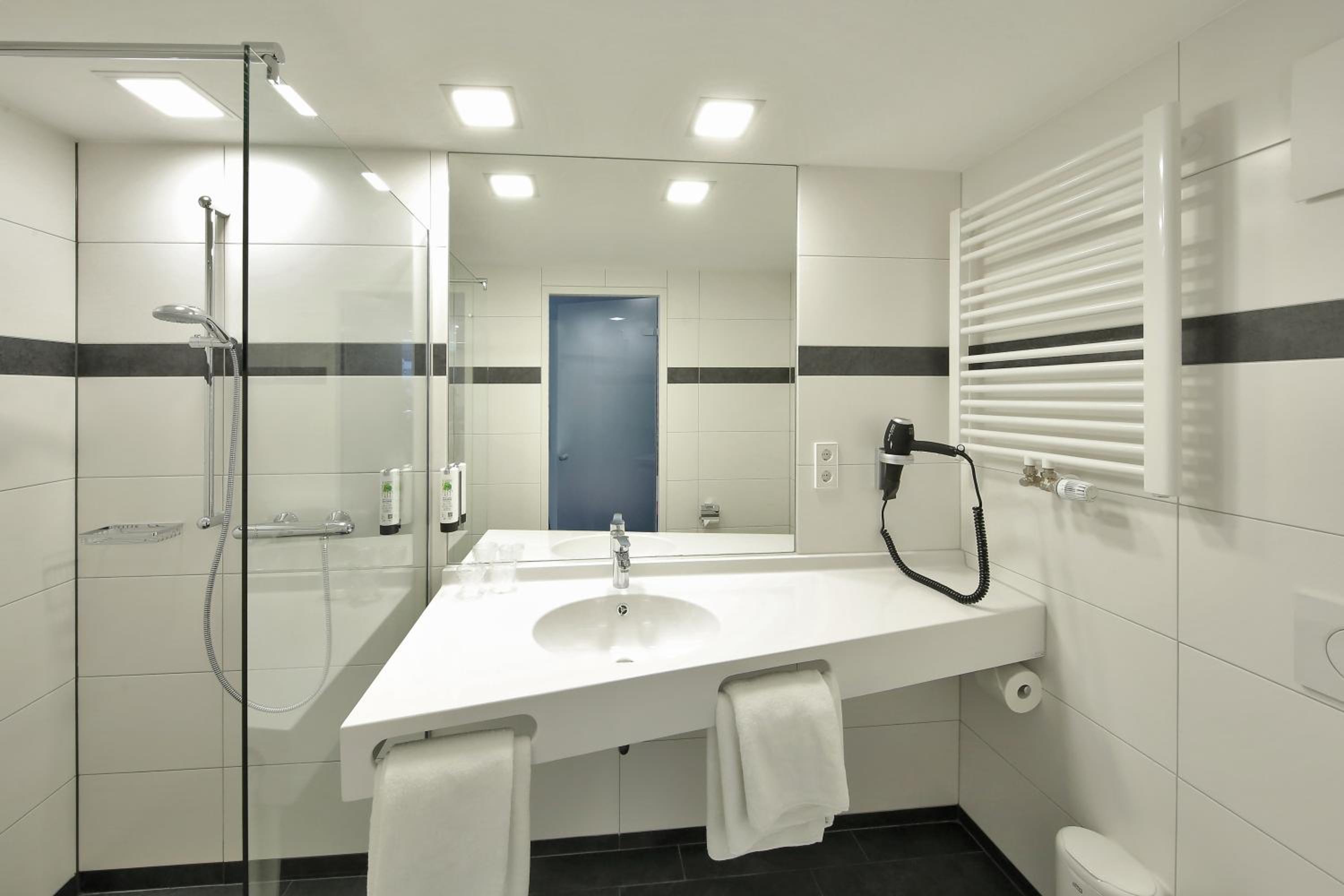 Large Double Room - Photo 2
