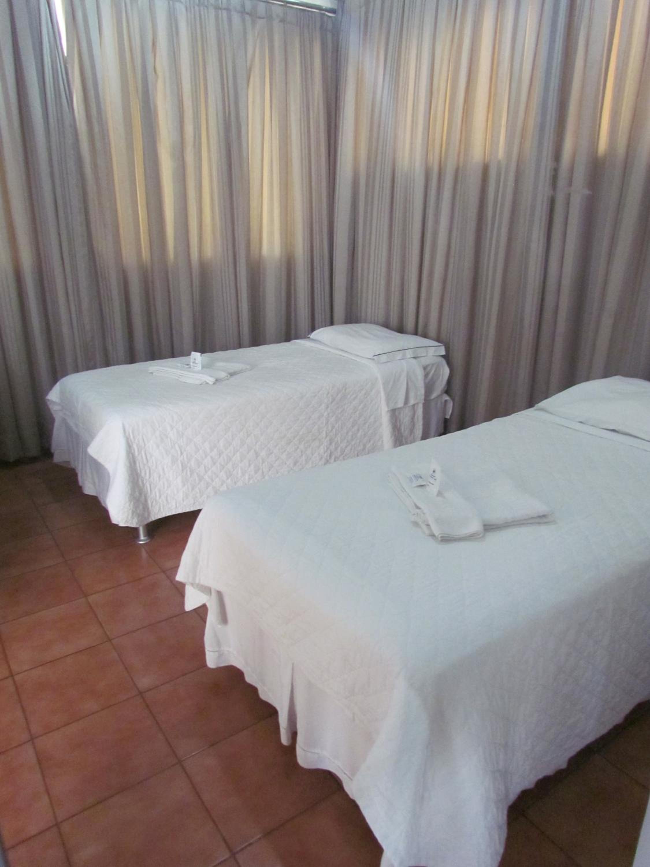 Double Room with Shared Bathroom photo 2