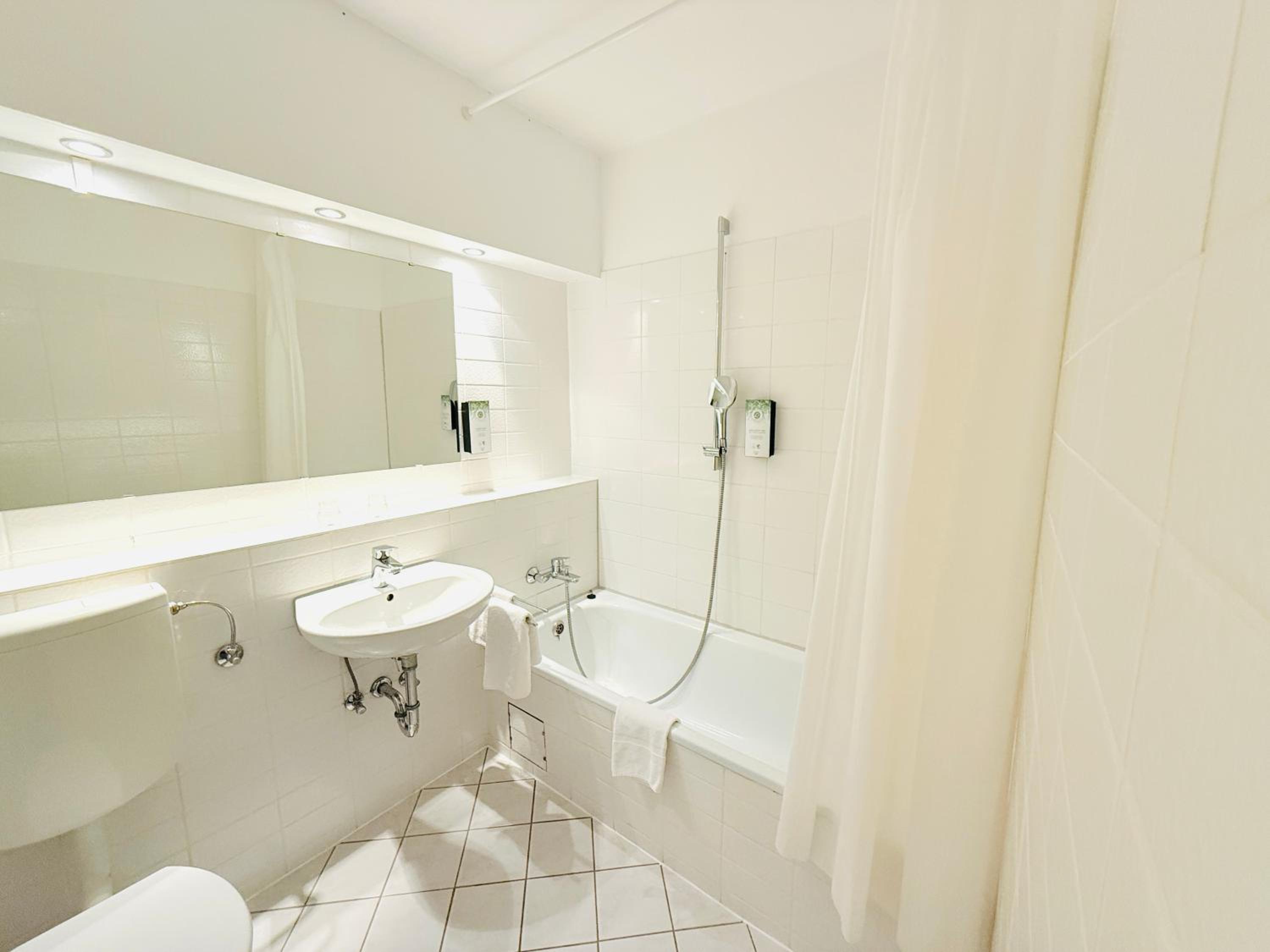 Standard King Room - Photo 2