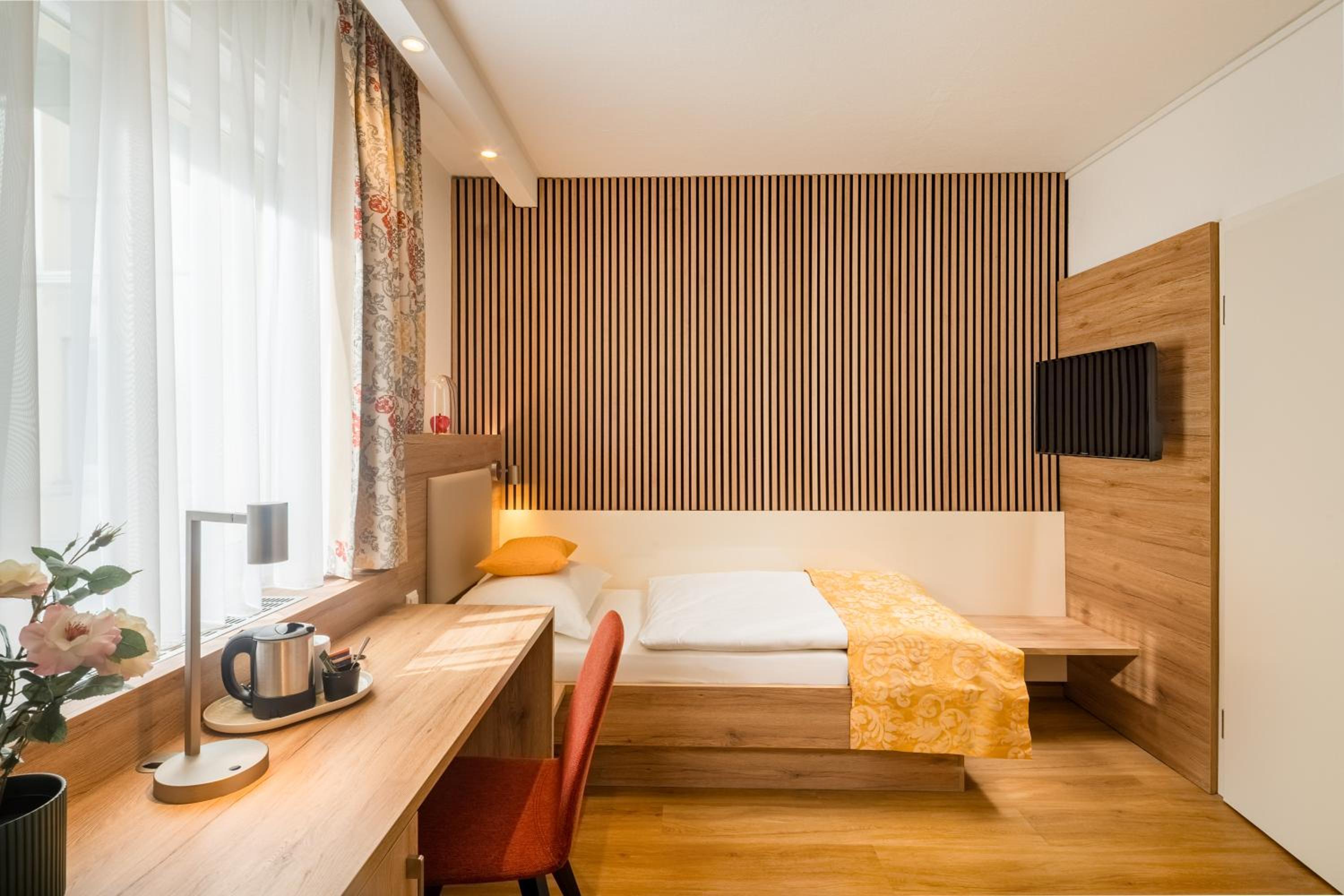 Premium Single Room photo 3