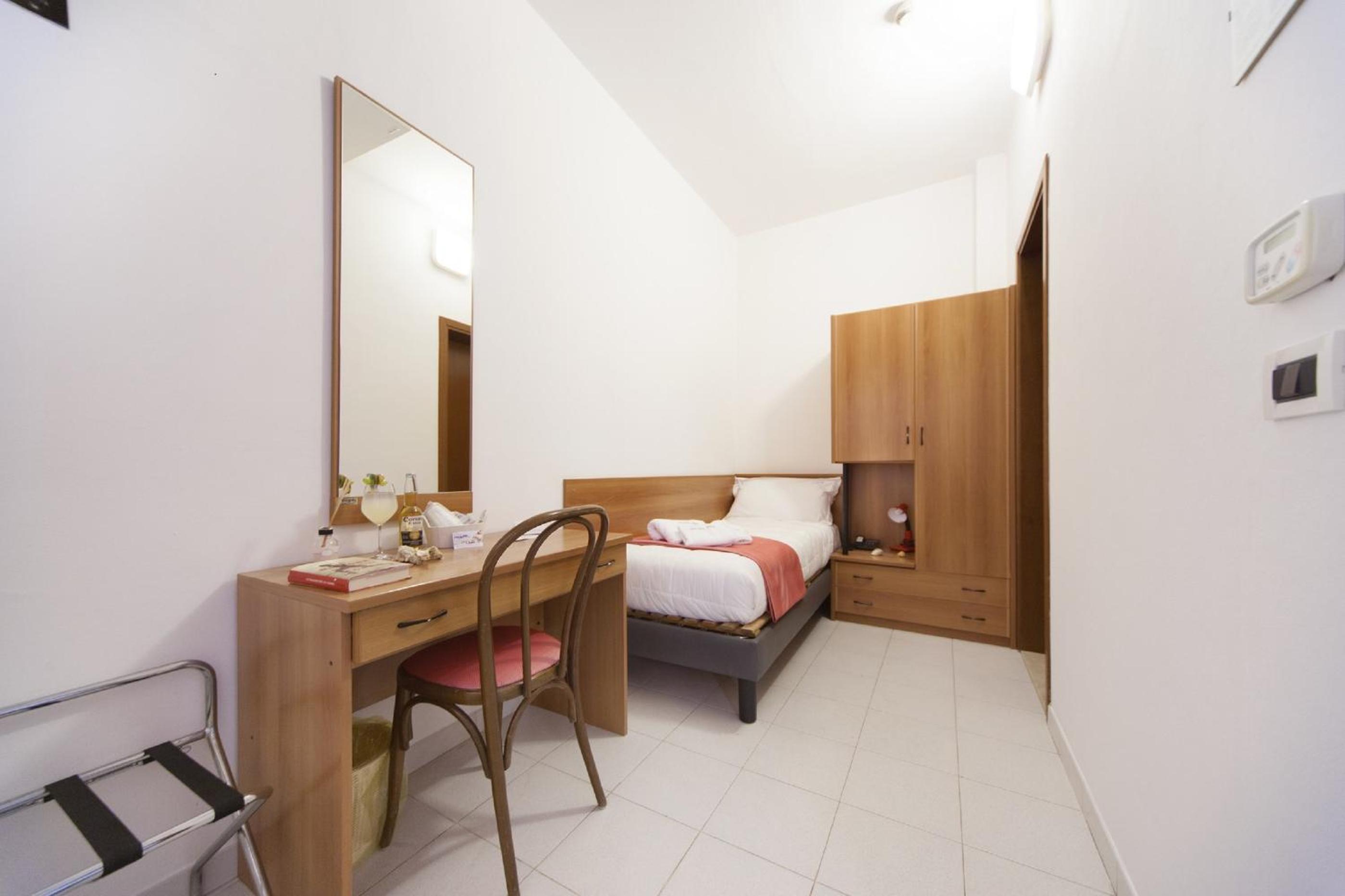 Single Room photo 2