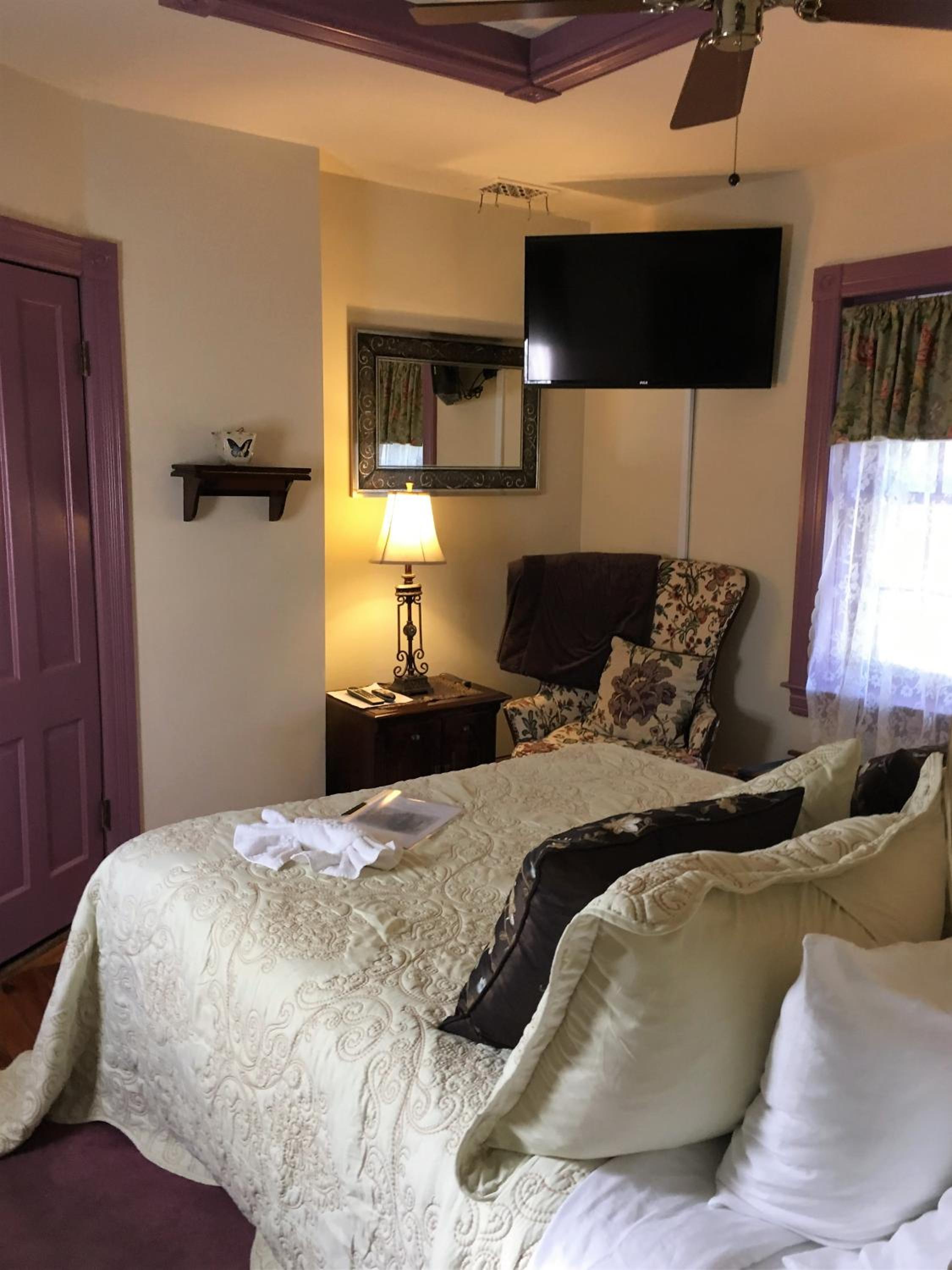 Queen Room with Balcony photo 3