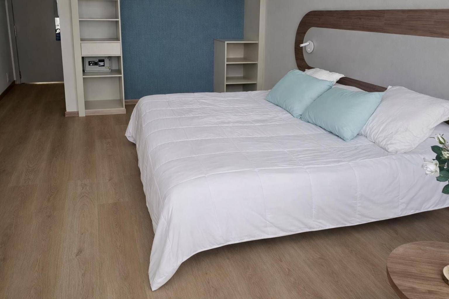 Superior Double Room thumbnail 5