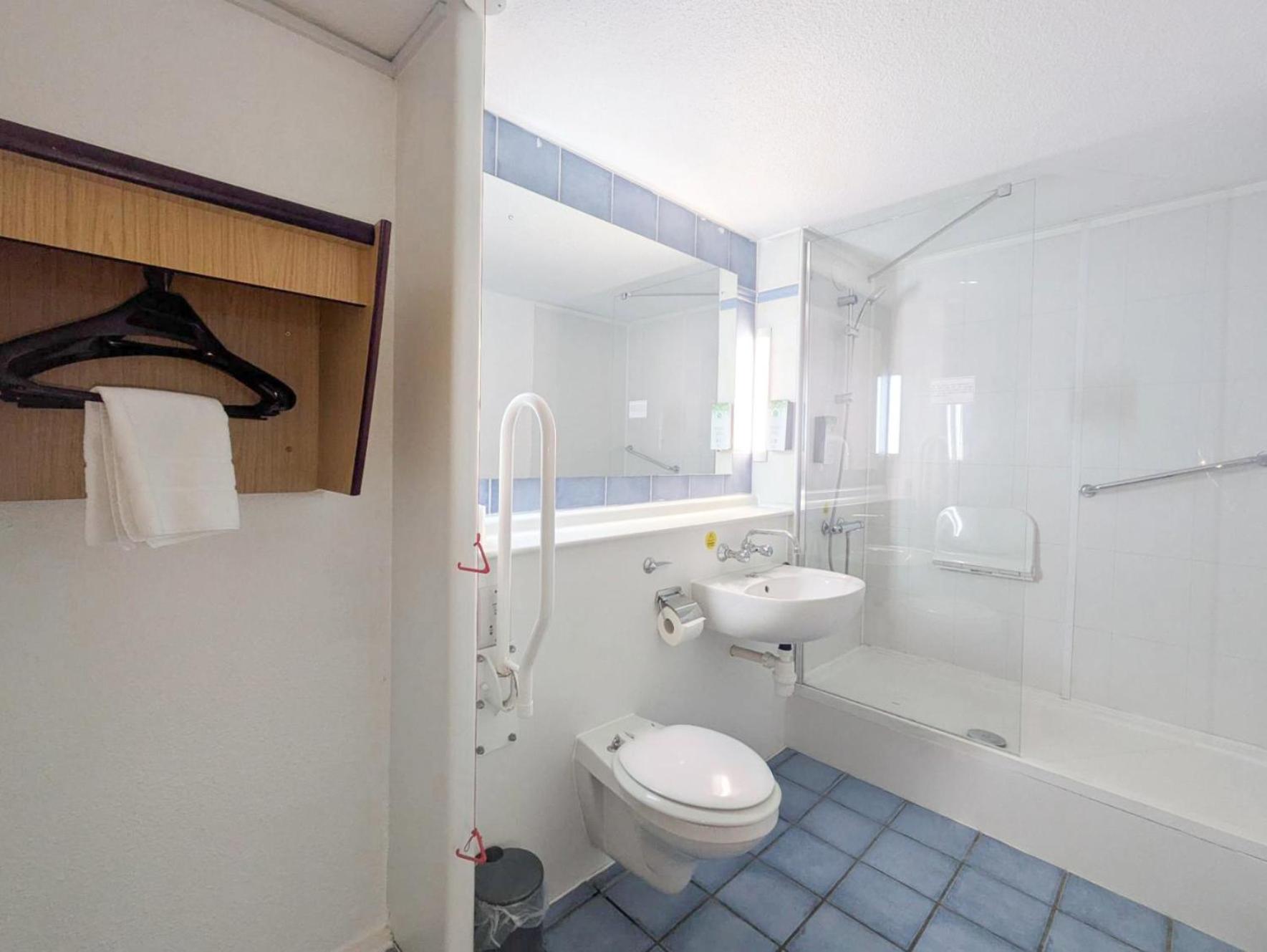 Double Room - Disability Access photo 2