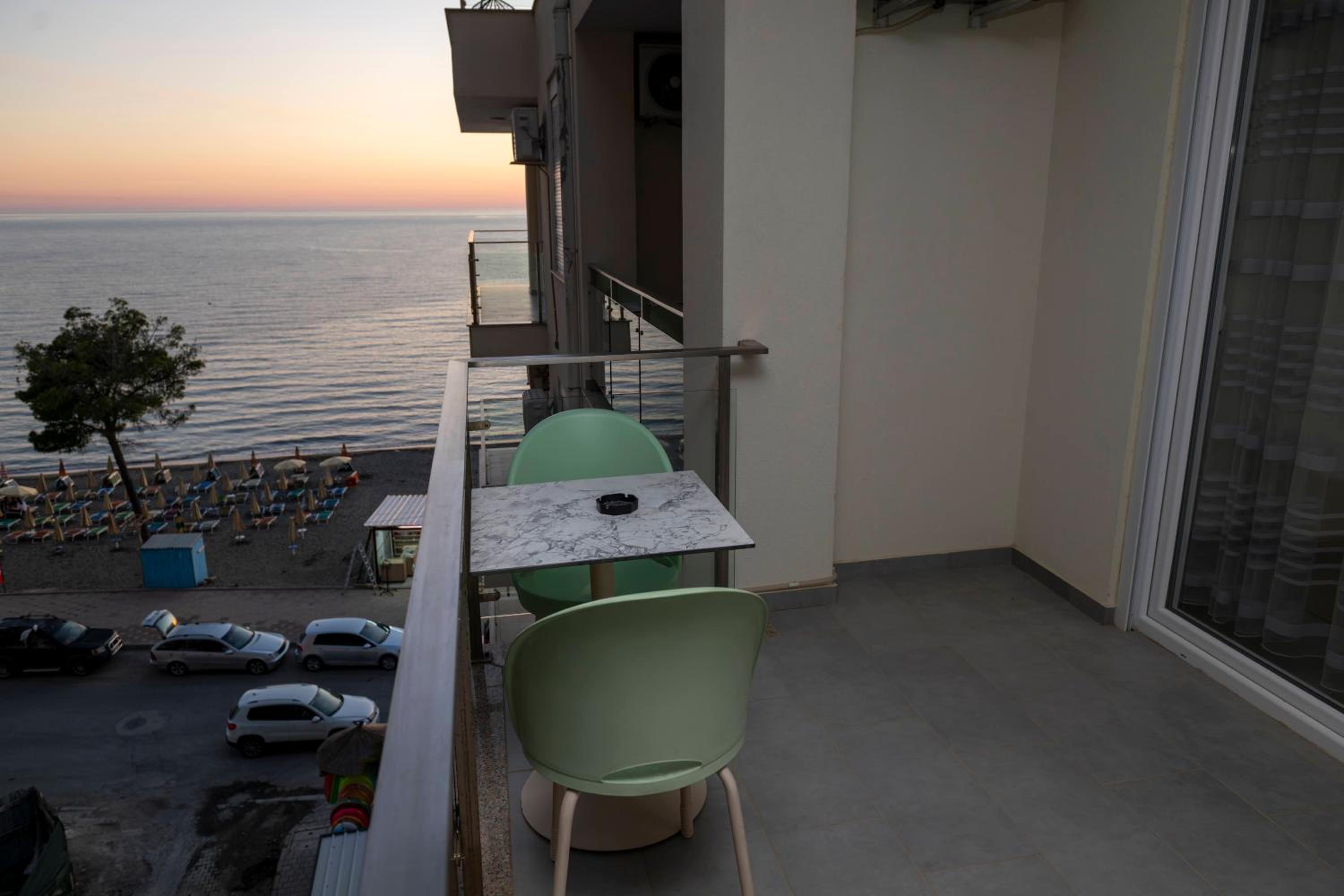 One-Bedroom Apartment with Sea View and Balcony photo 2