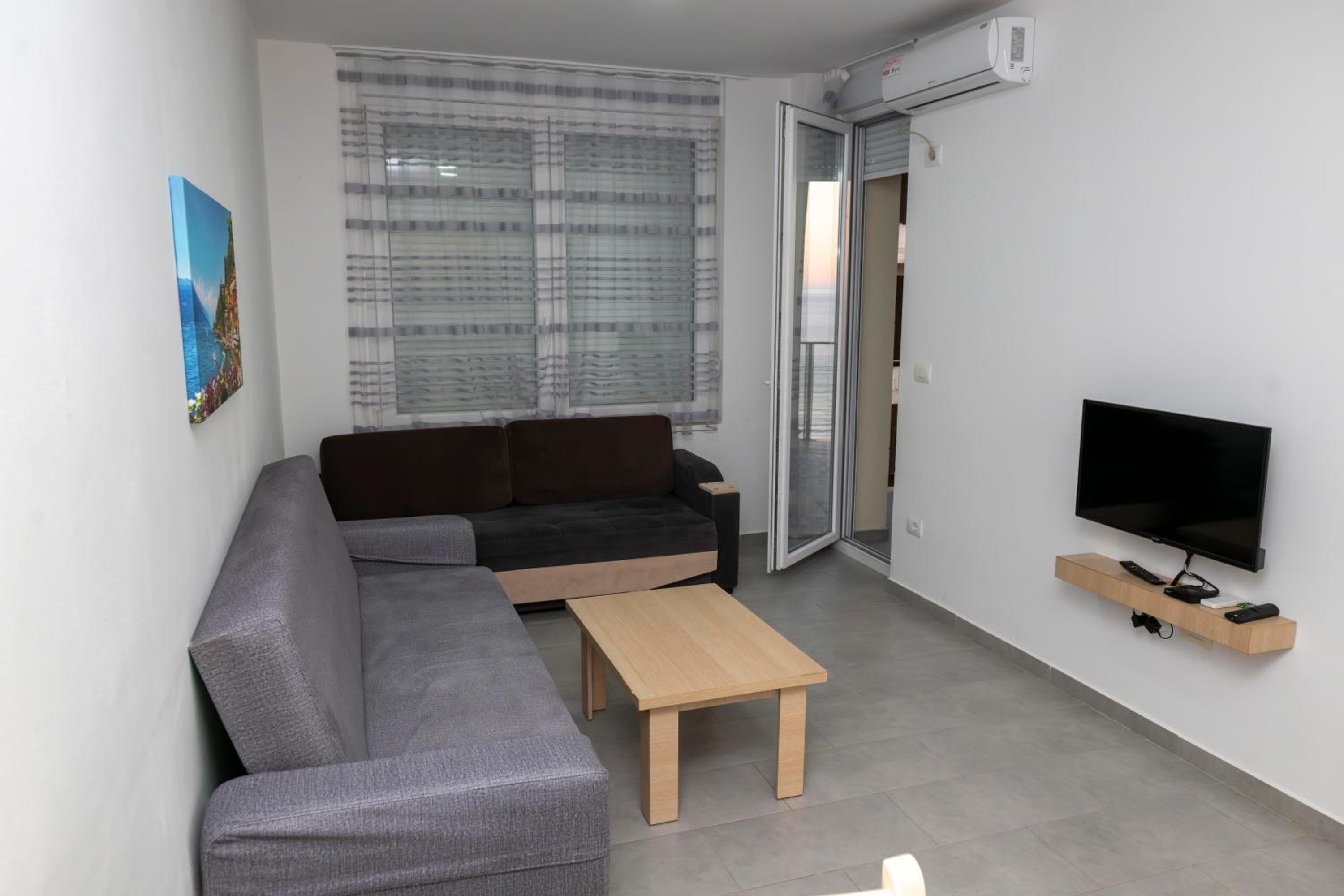One-Bedroom Apartment with Sea View and Balcony