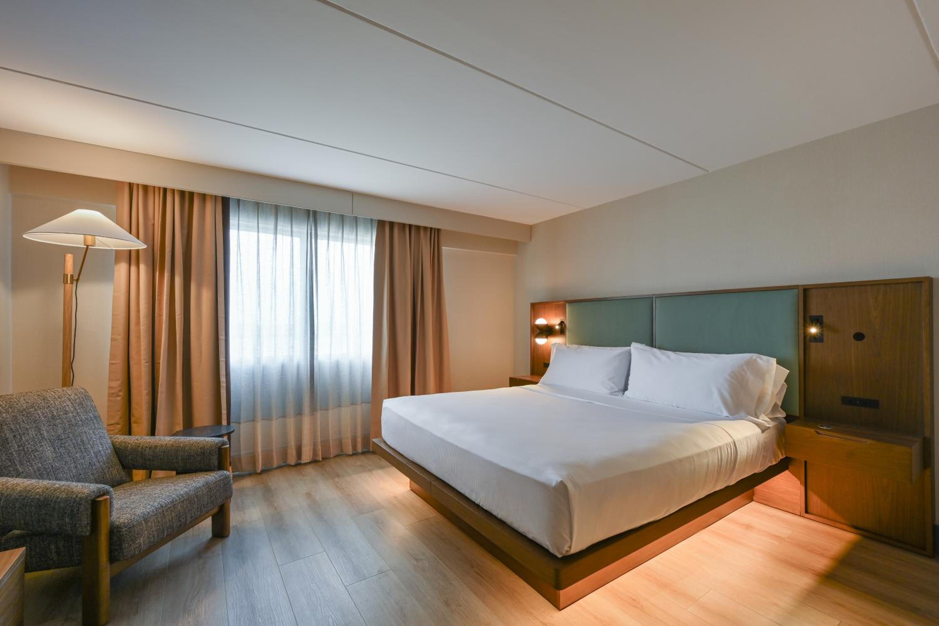 One-Bedroom Executive Suite with King Bed and Balcony