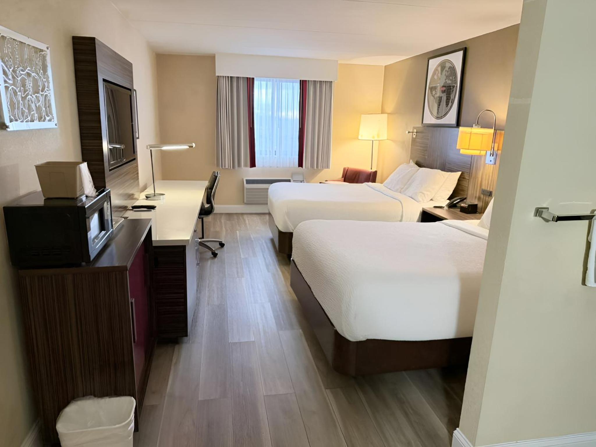 Room with Two Double Beds - Non-Smoking - Photo 2