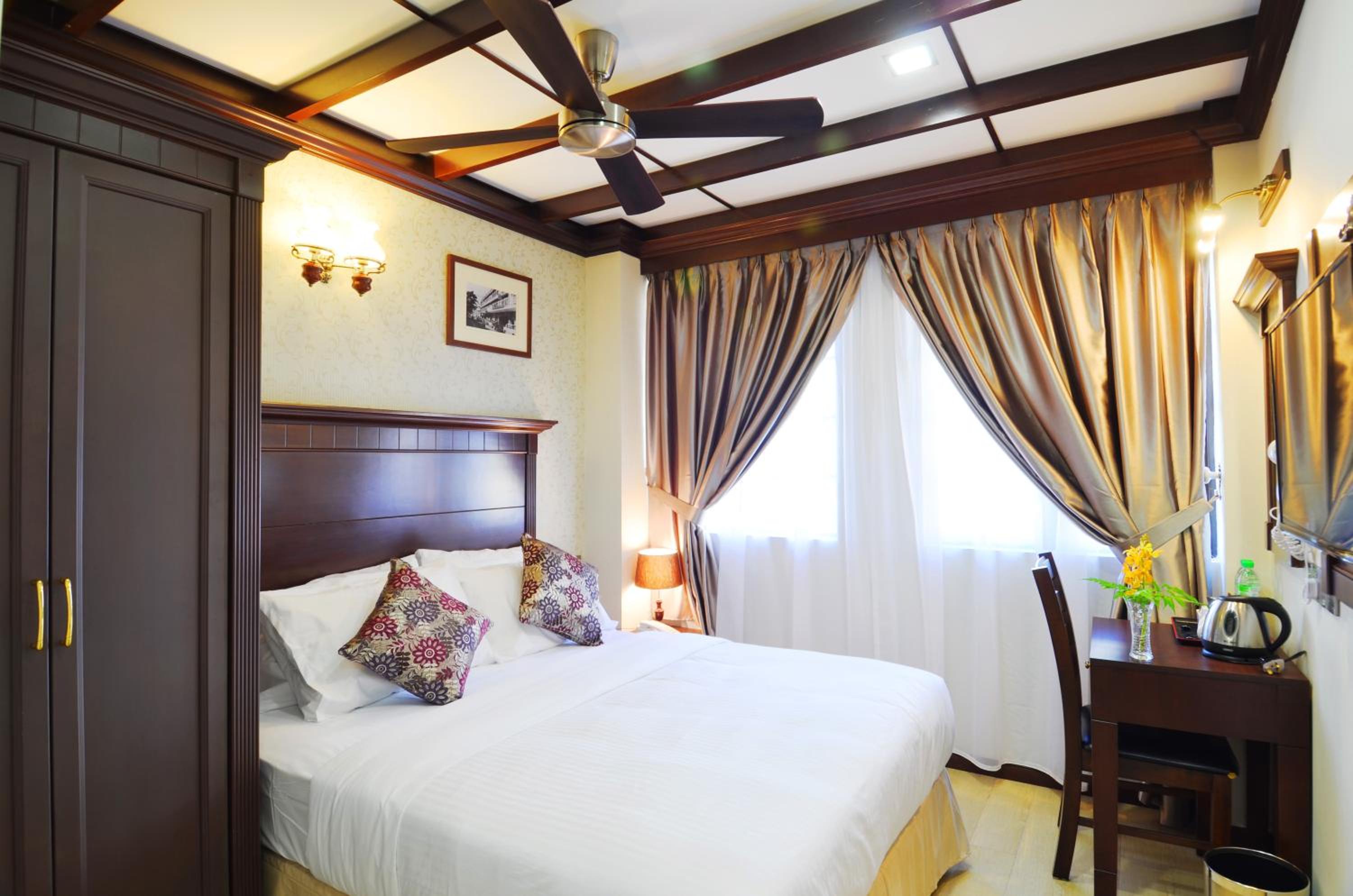 Deluxe Queen Room - Photo 1
