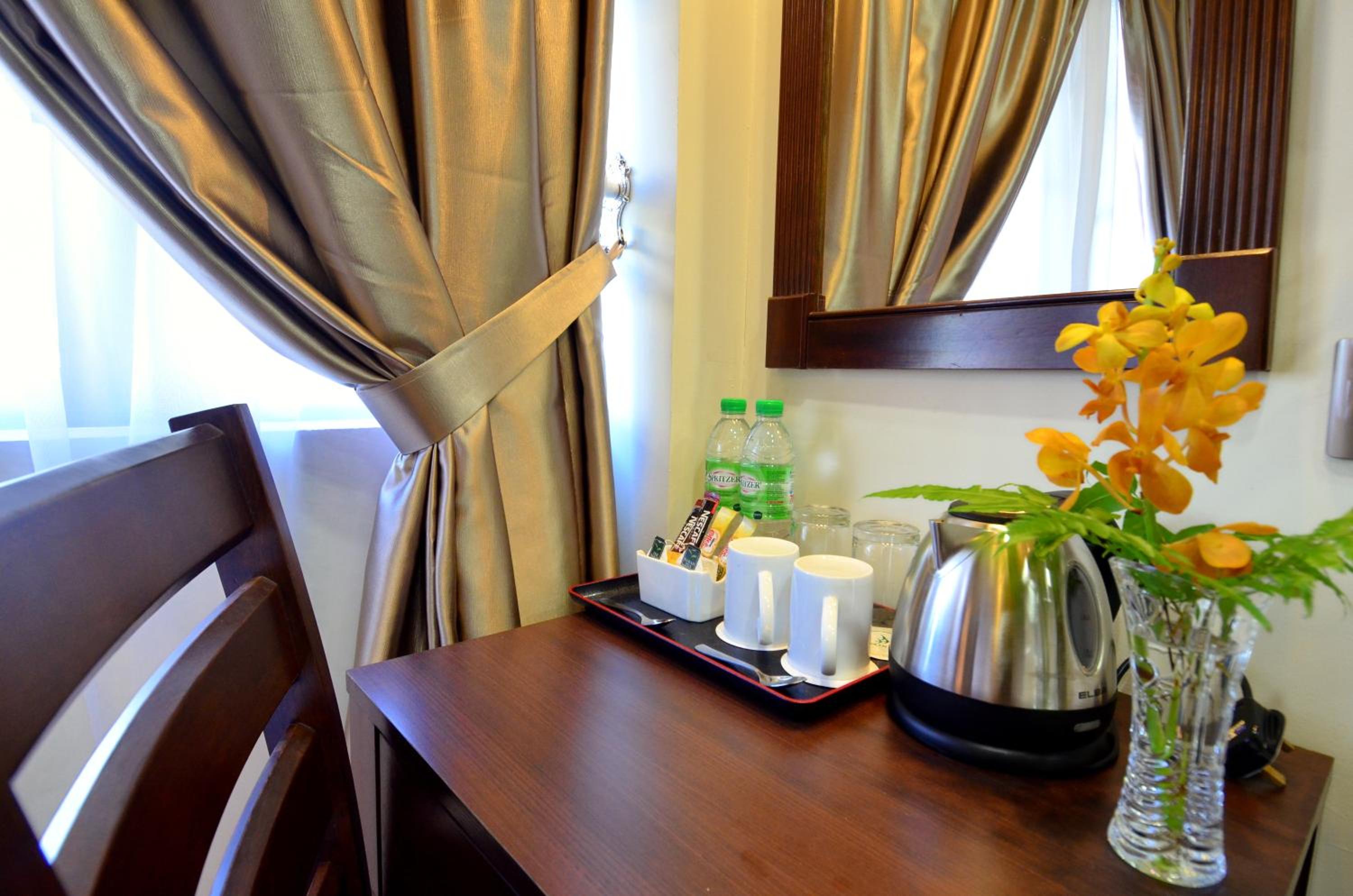 Deluxe Queen Room - Photo 2