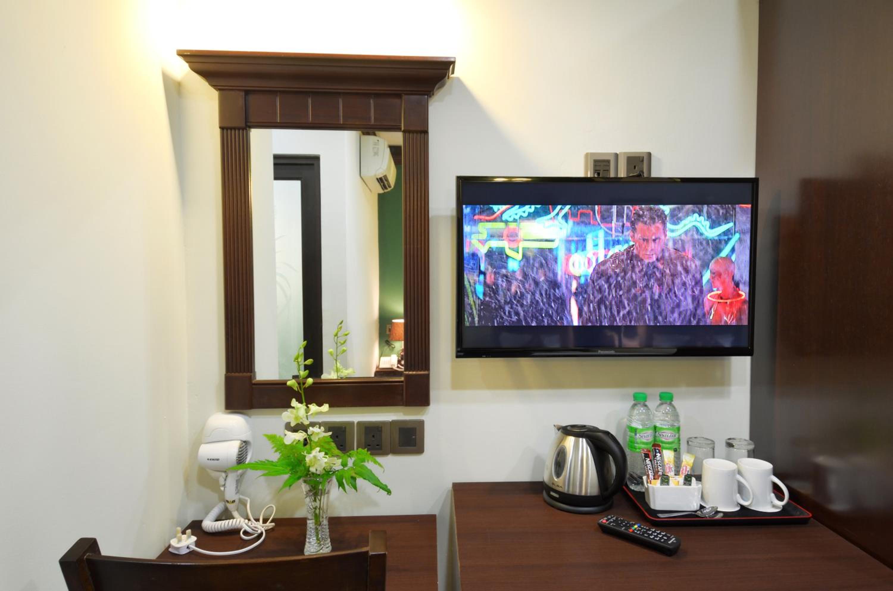 Standard Queen Room - Photo 4