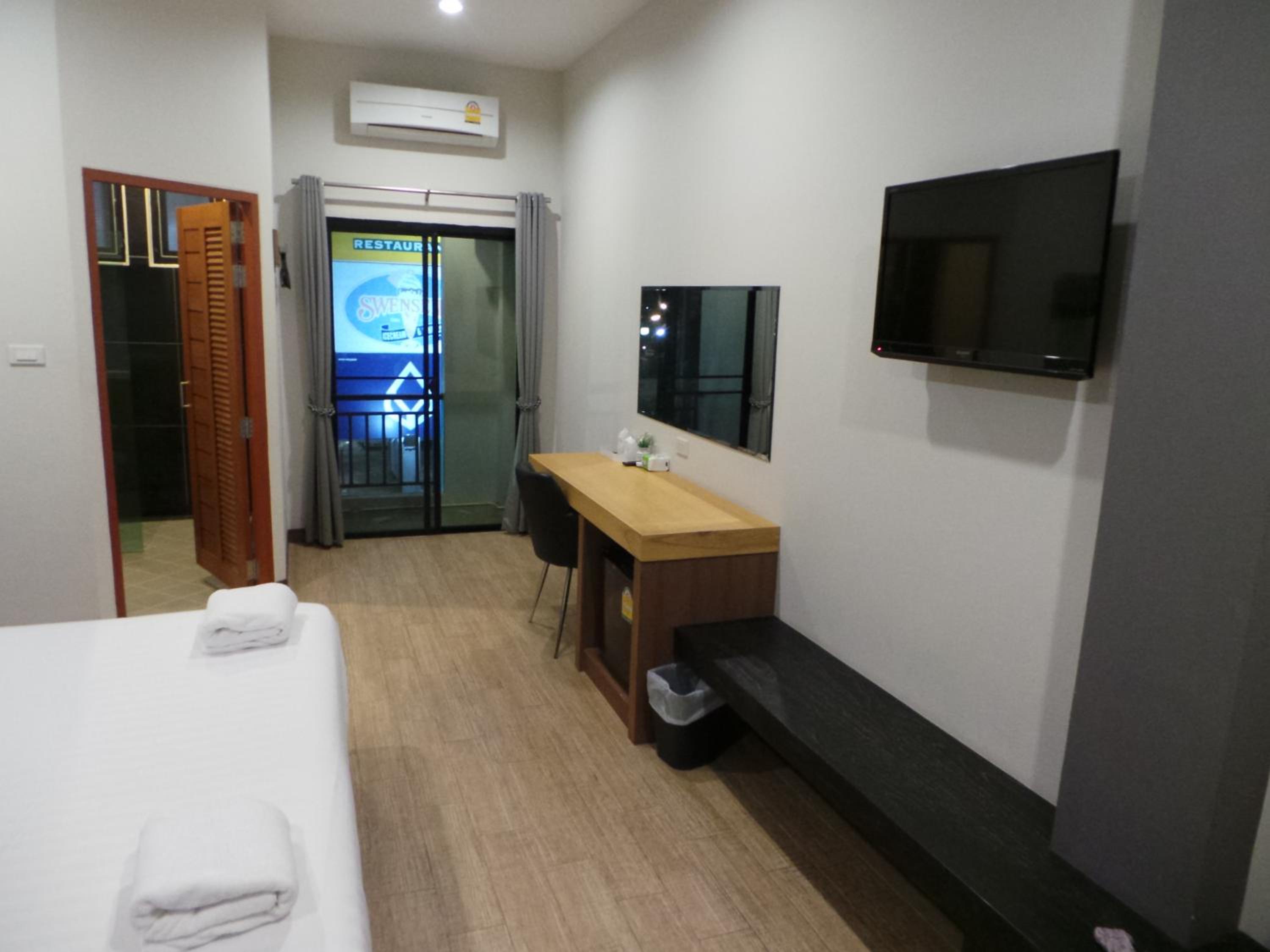 Superior Plus King Room with Sofa photo 2