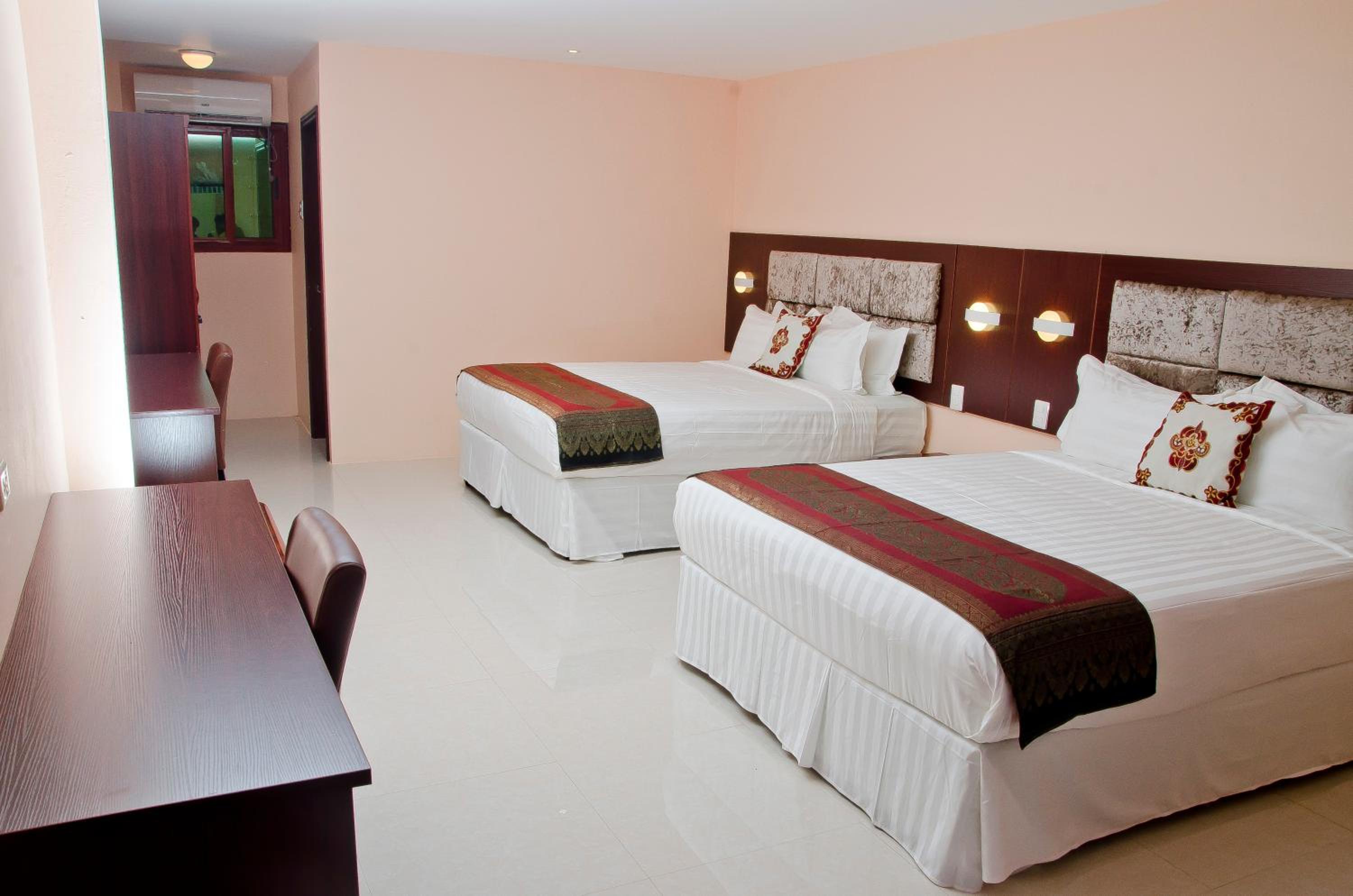 Deluxe Double Room (2 Adults + 1 Child) photo 3