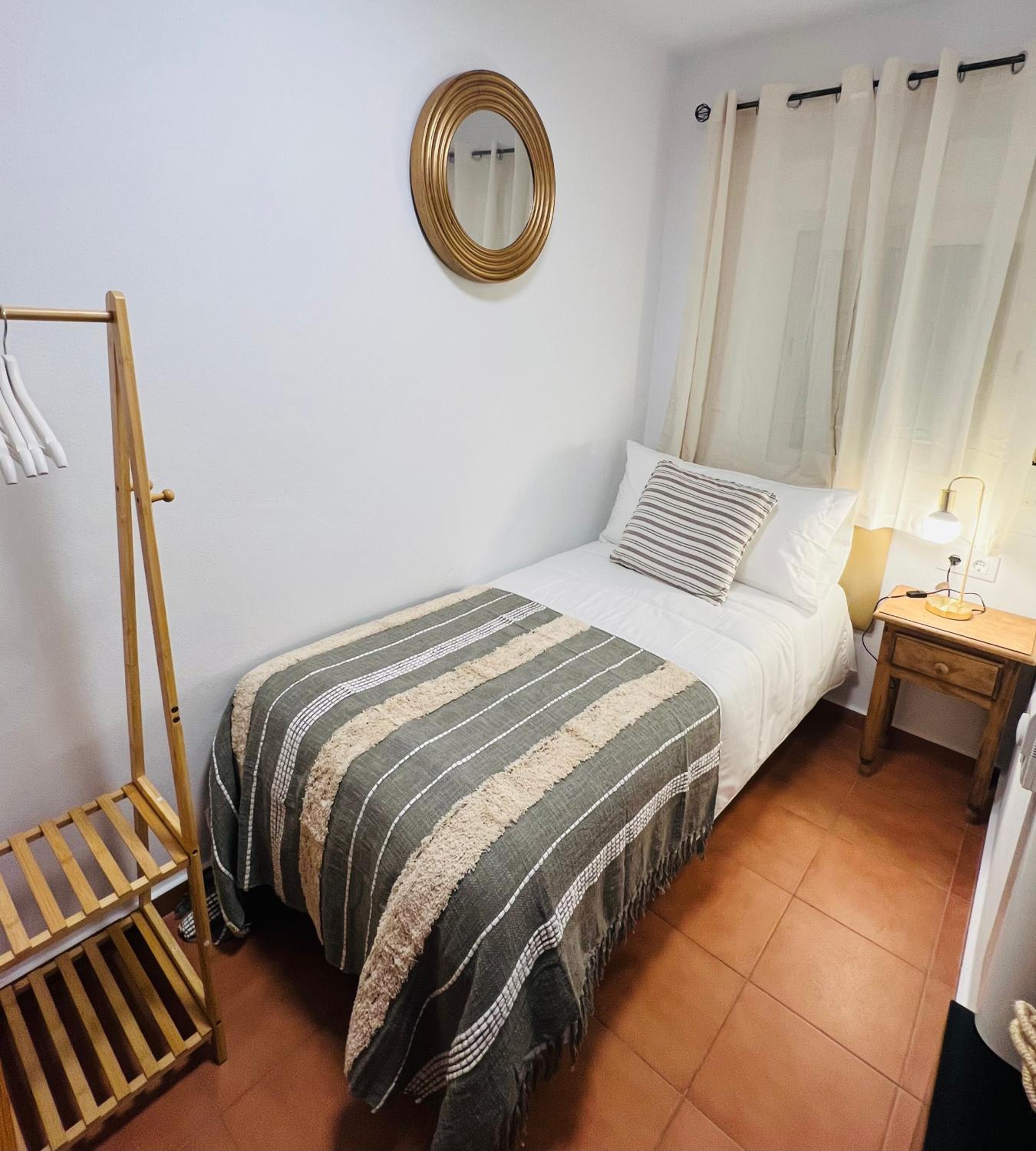 Single Room - Photo 2