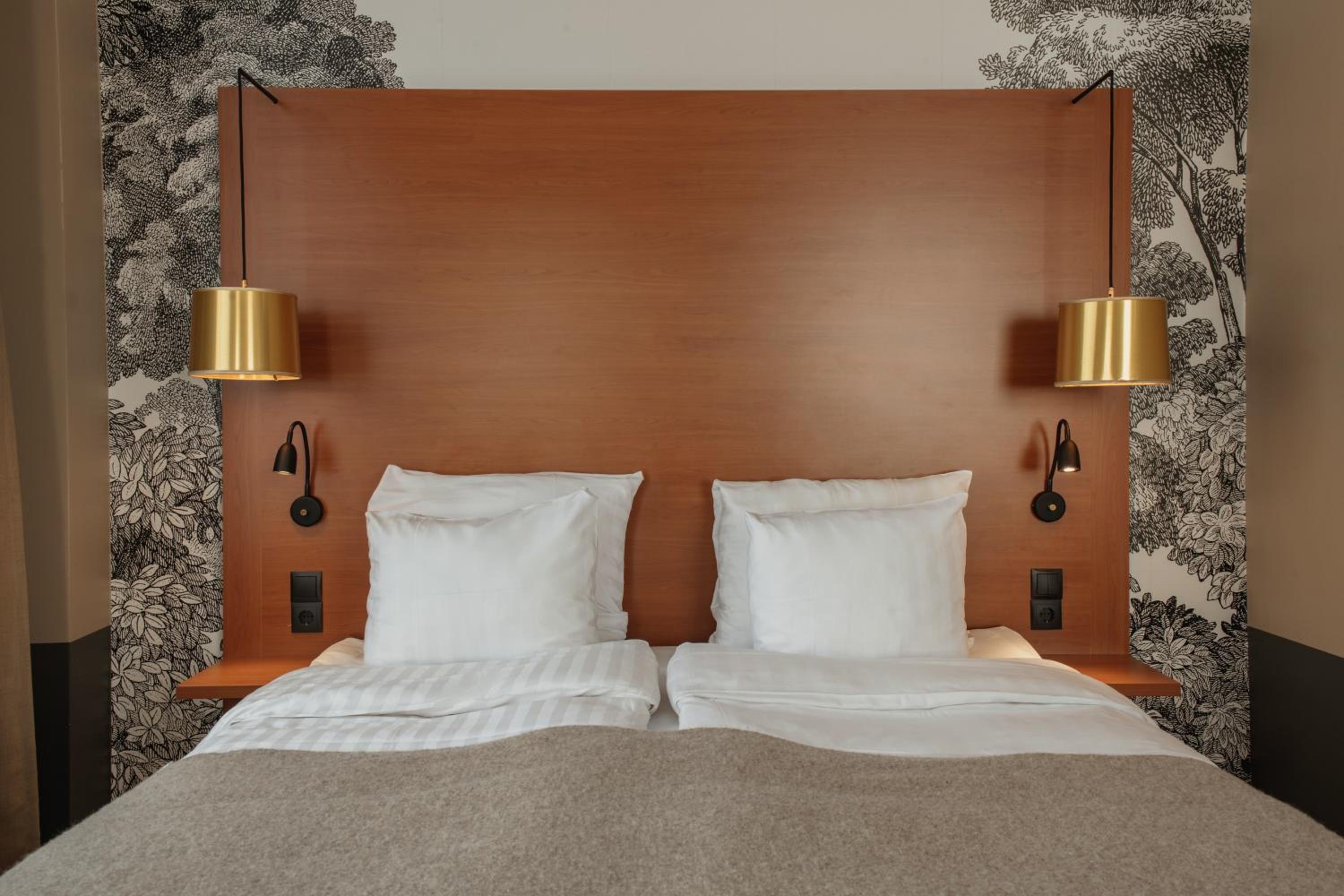Deluxe Room - Photo 11