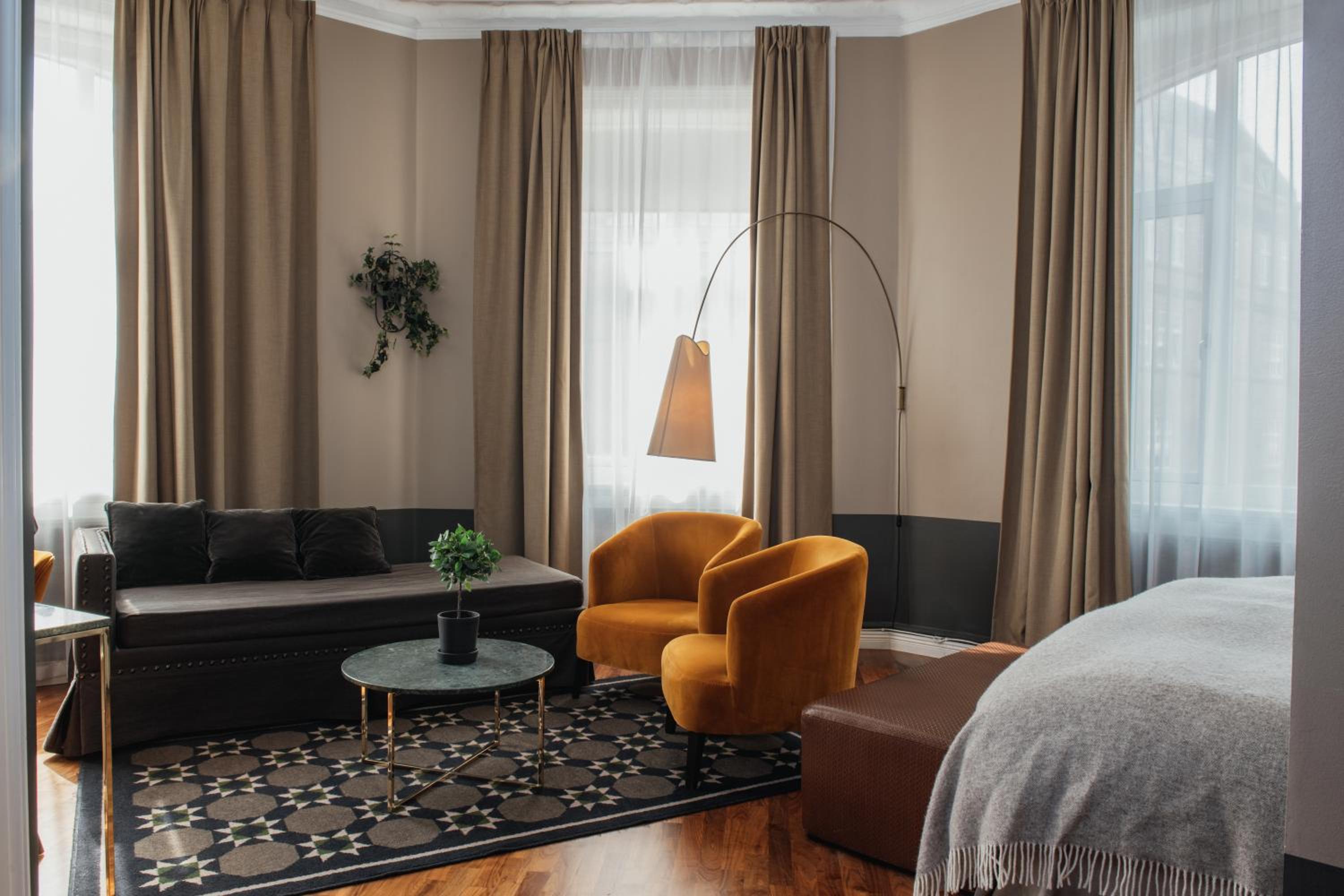 Deluxe Room - Photo 13