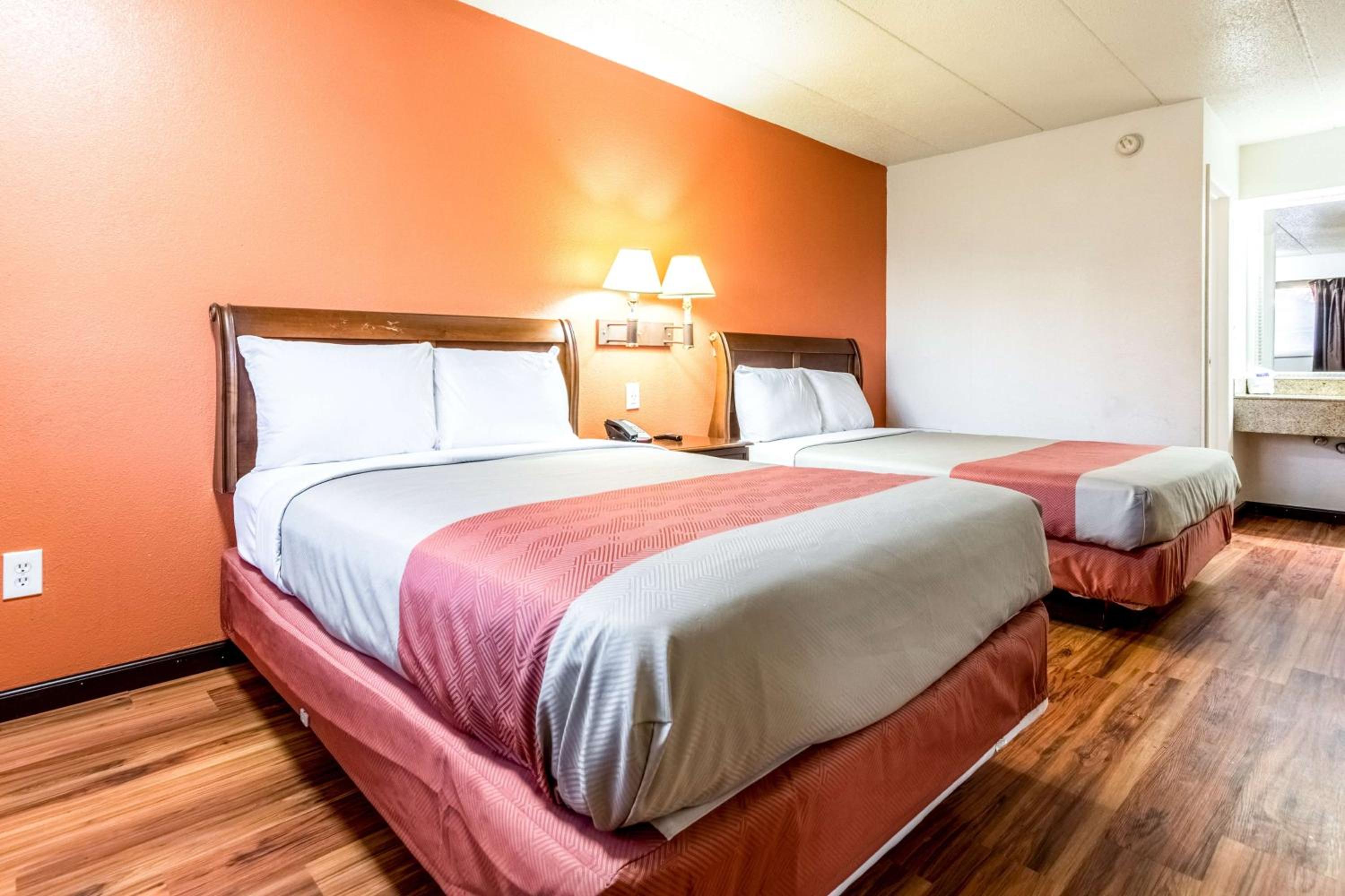 Quadruple Room - Non-Smoking - Photo 3