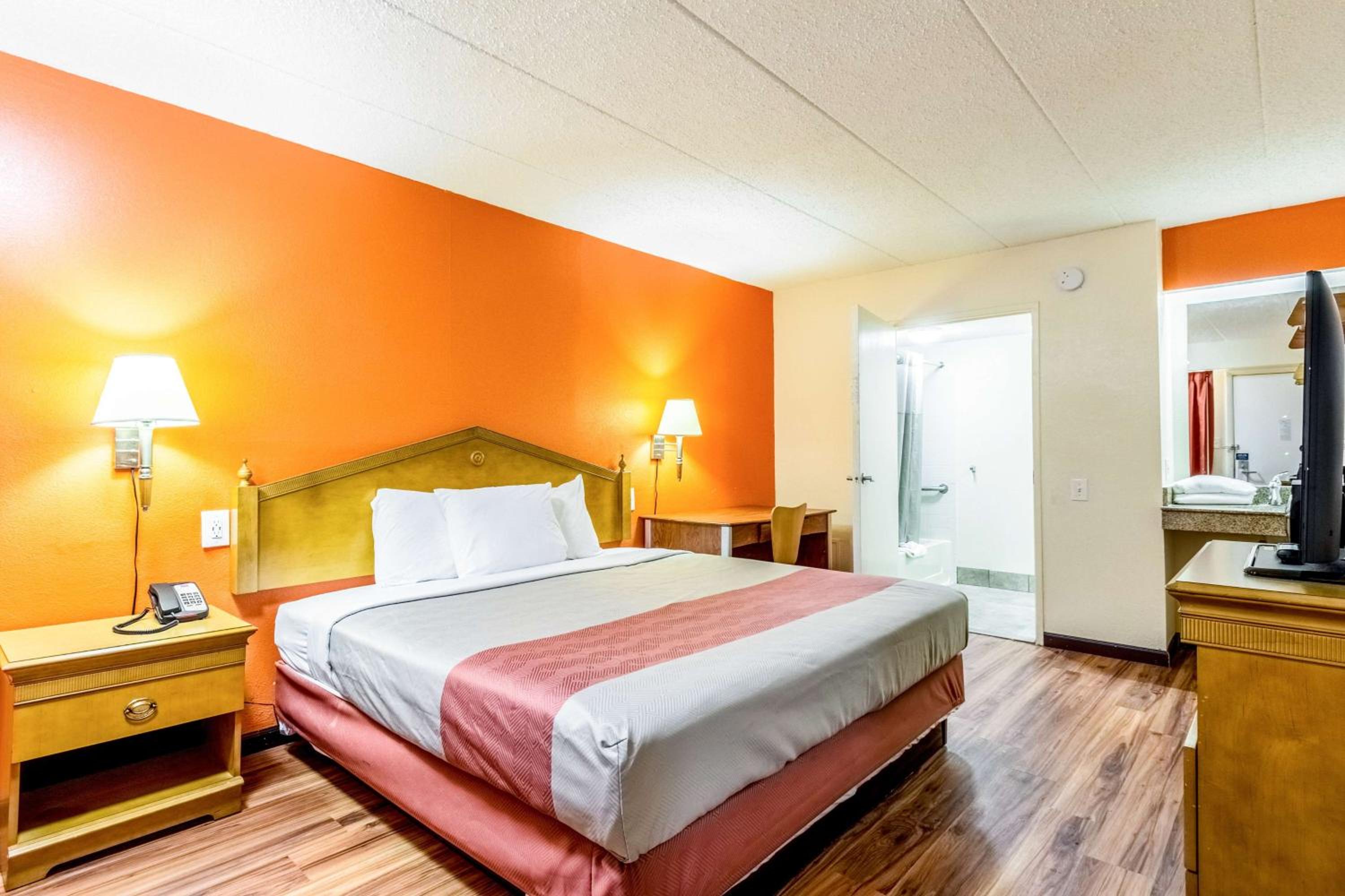 King Room - Non-Smoking - Photo 1