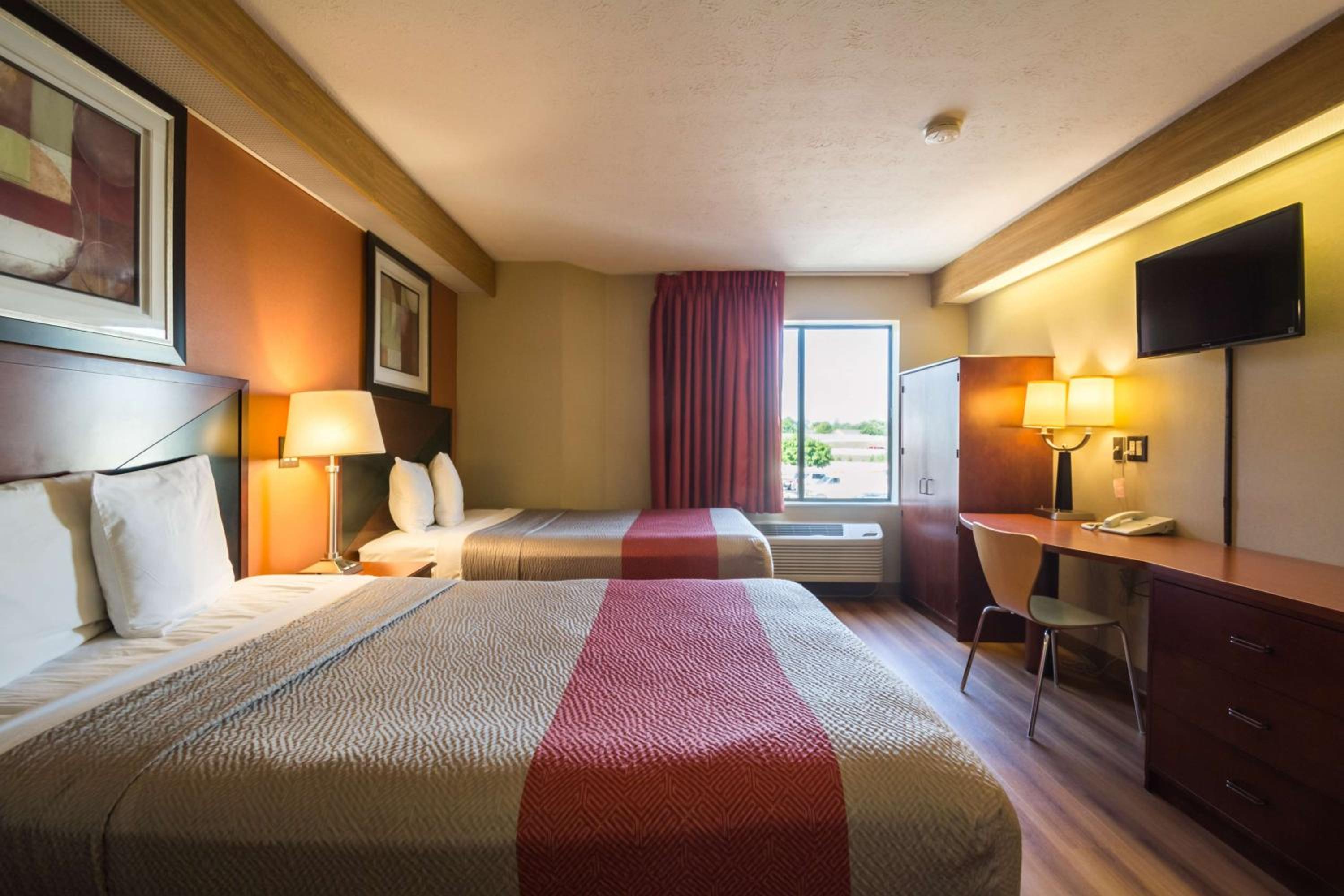 Quadruple Room - Non-Smoking - Photo 5
