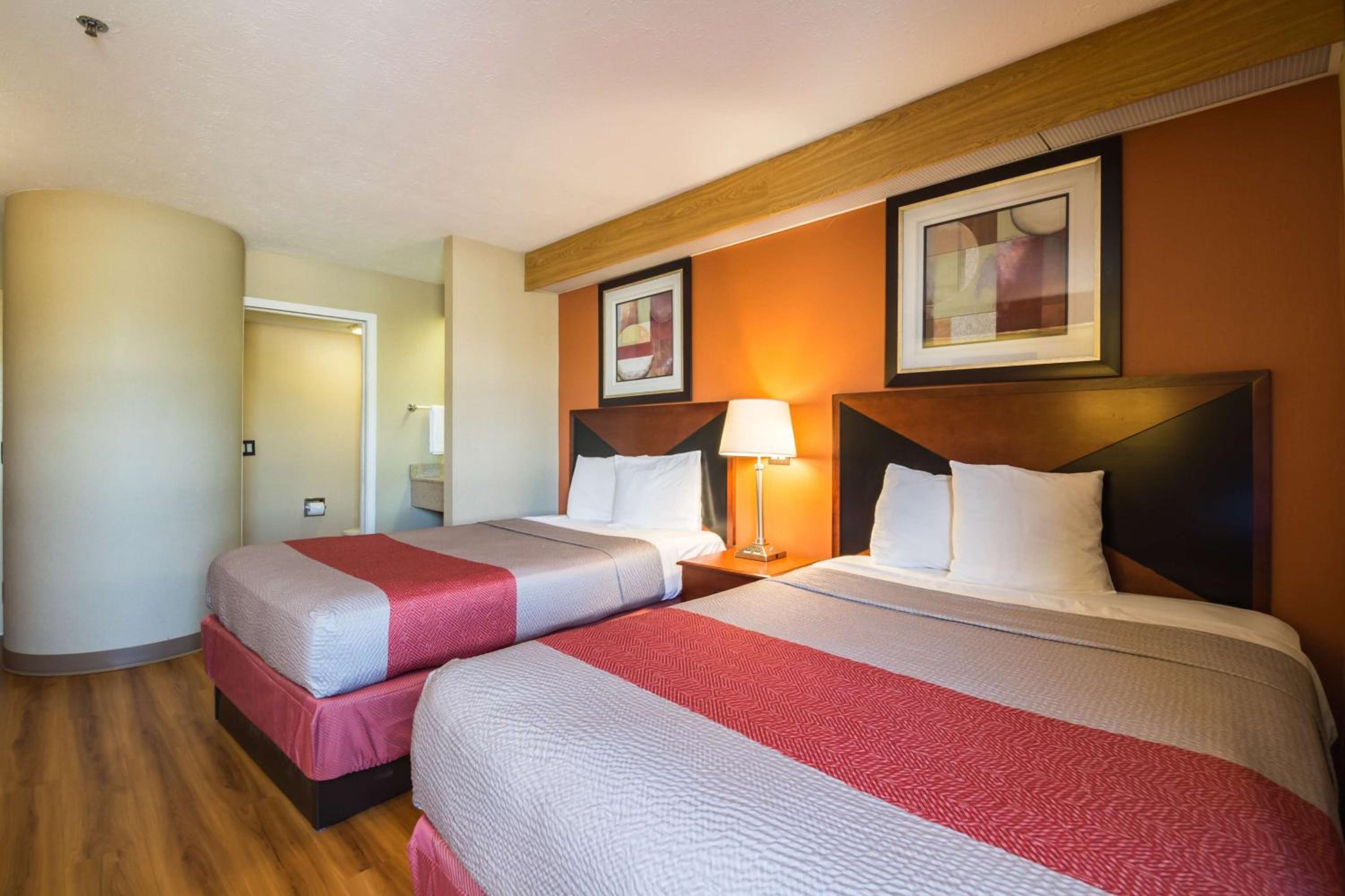 Quadruple Room - Non-Smoking - Photo 6