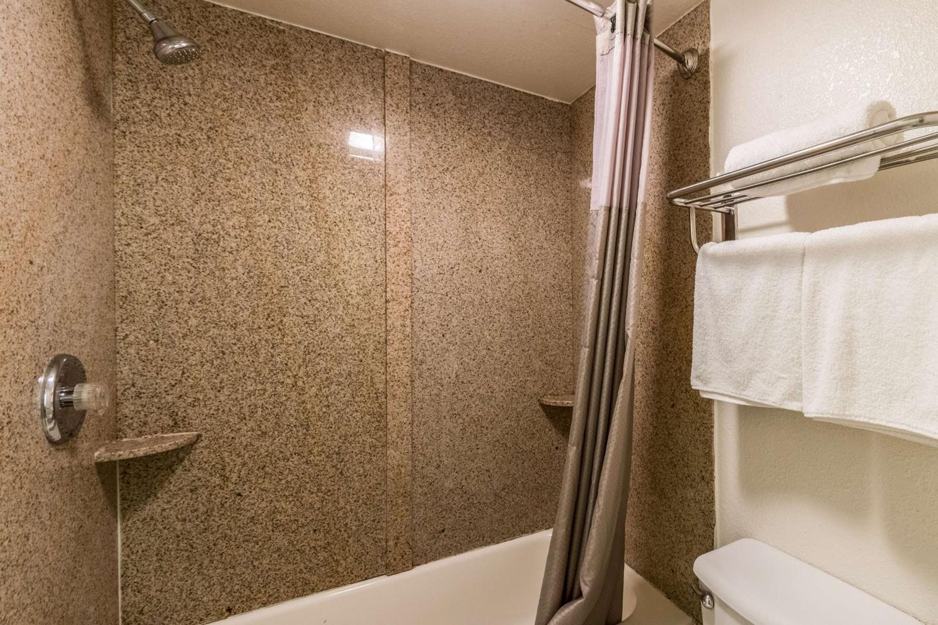 King Room - Non-Smoking - Photo 4