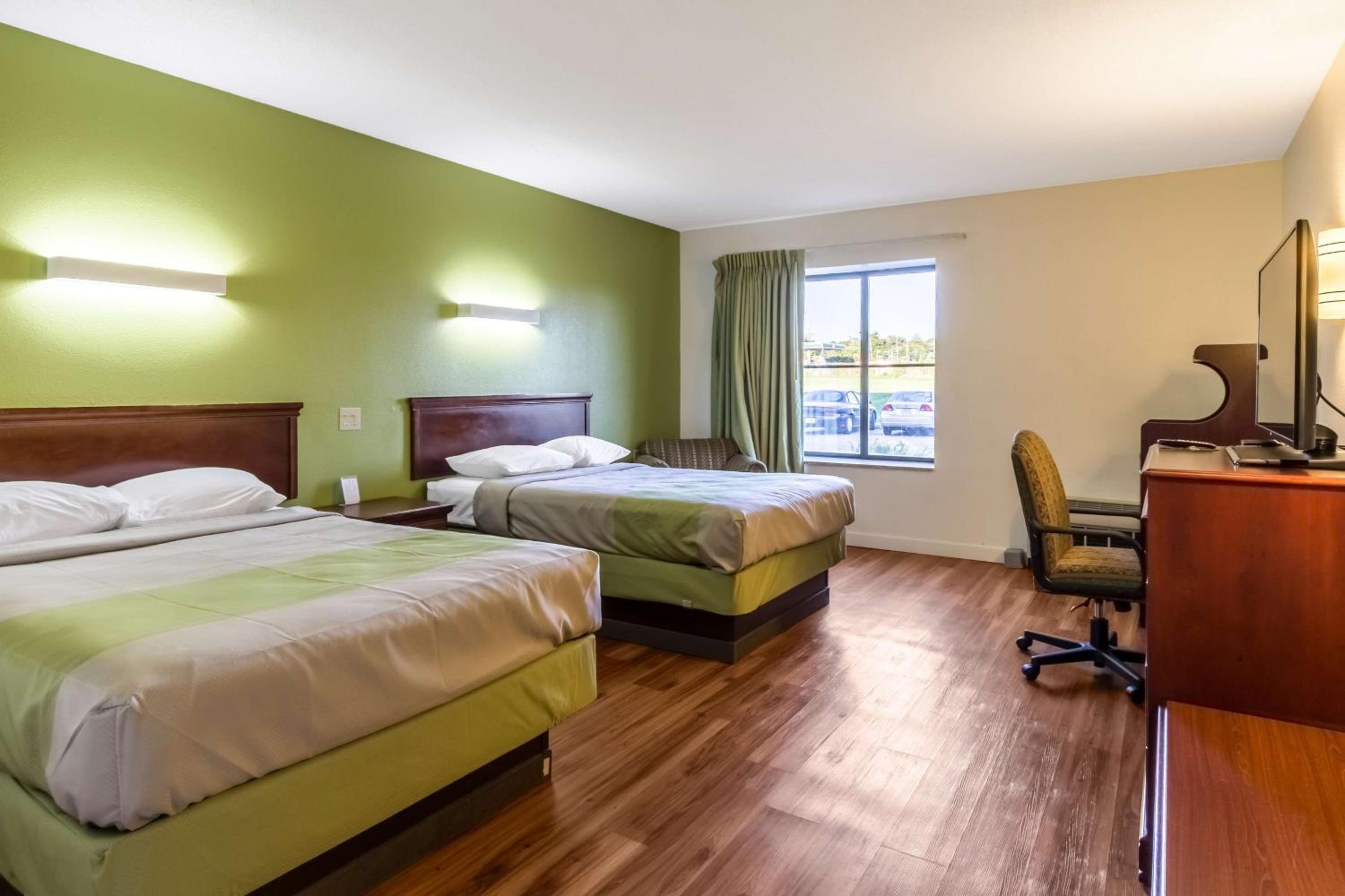 Quadruple Room - Non-Smoking - Photo 15