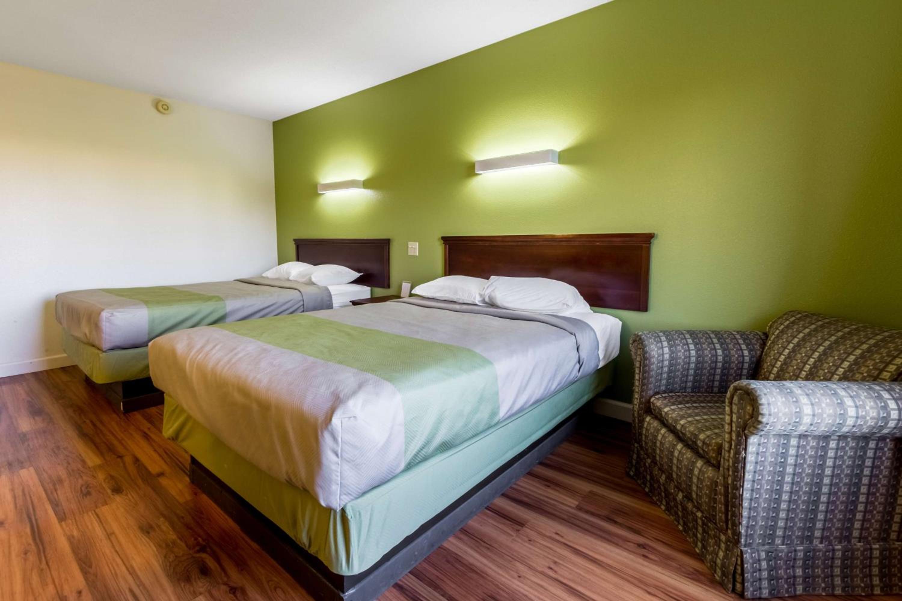 Quadruple Room - Non-Smoking - Photo 5