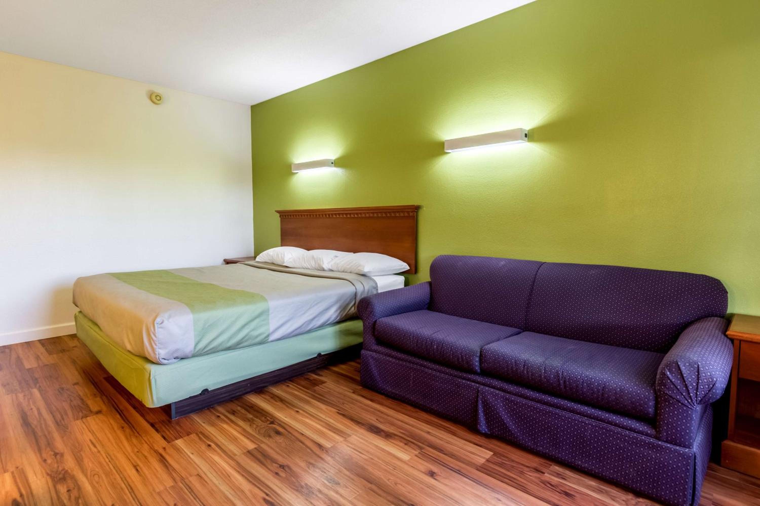 Deluxe King Room - Non-Smoking - Photo 15