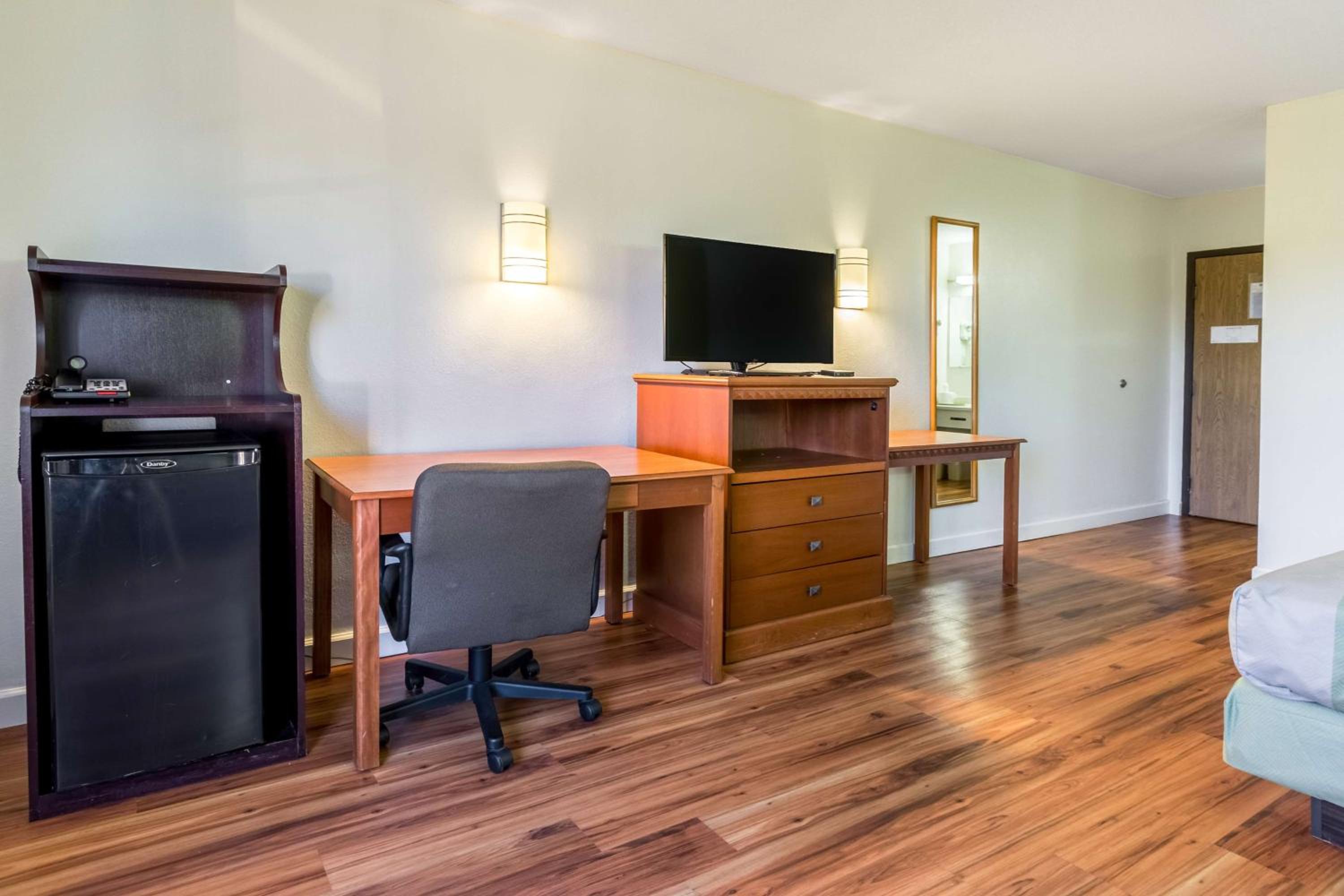Quadruple Room - Non-Smoking - Photo 4