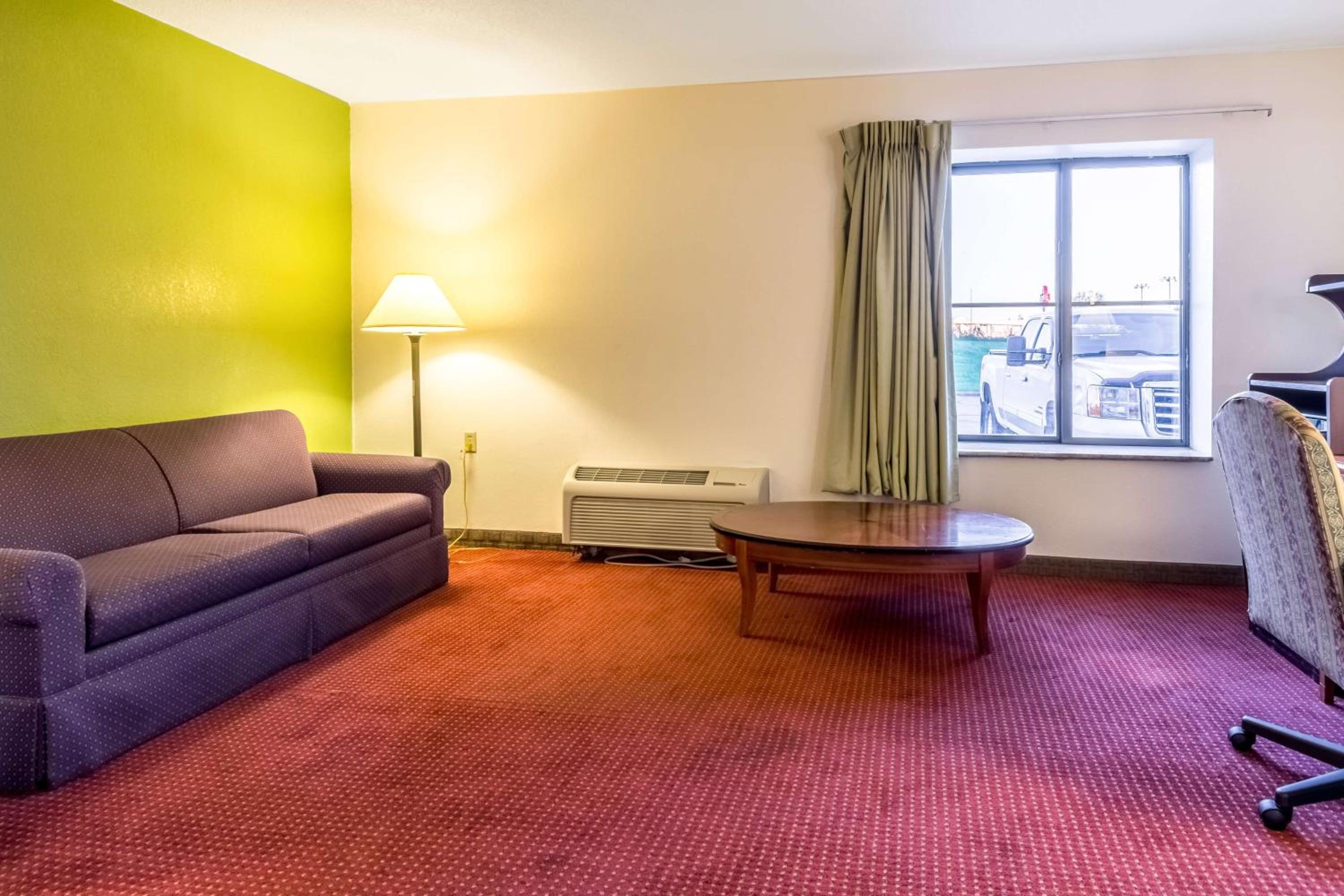 Deluxe King Room - Non-Smoking - Photo 10