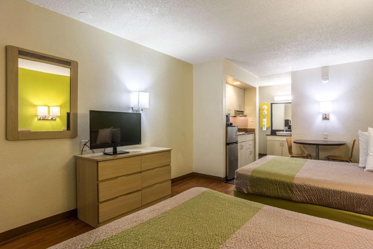 Quadruple Room - Non-Smoking photo 2