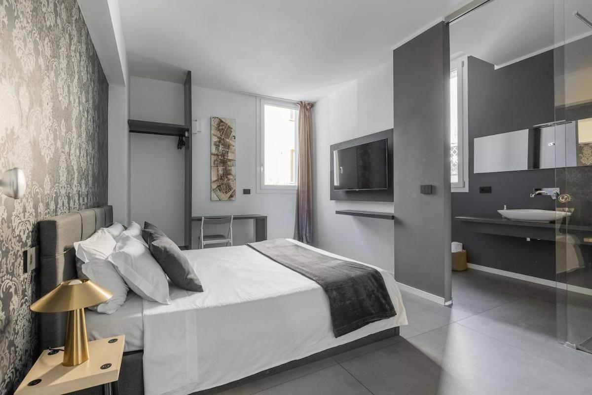 Deluxe Double Room with Shower