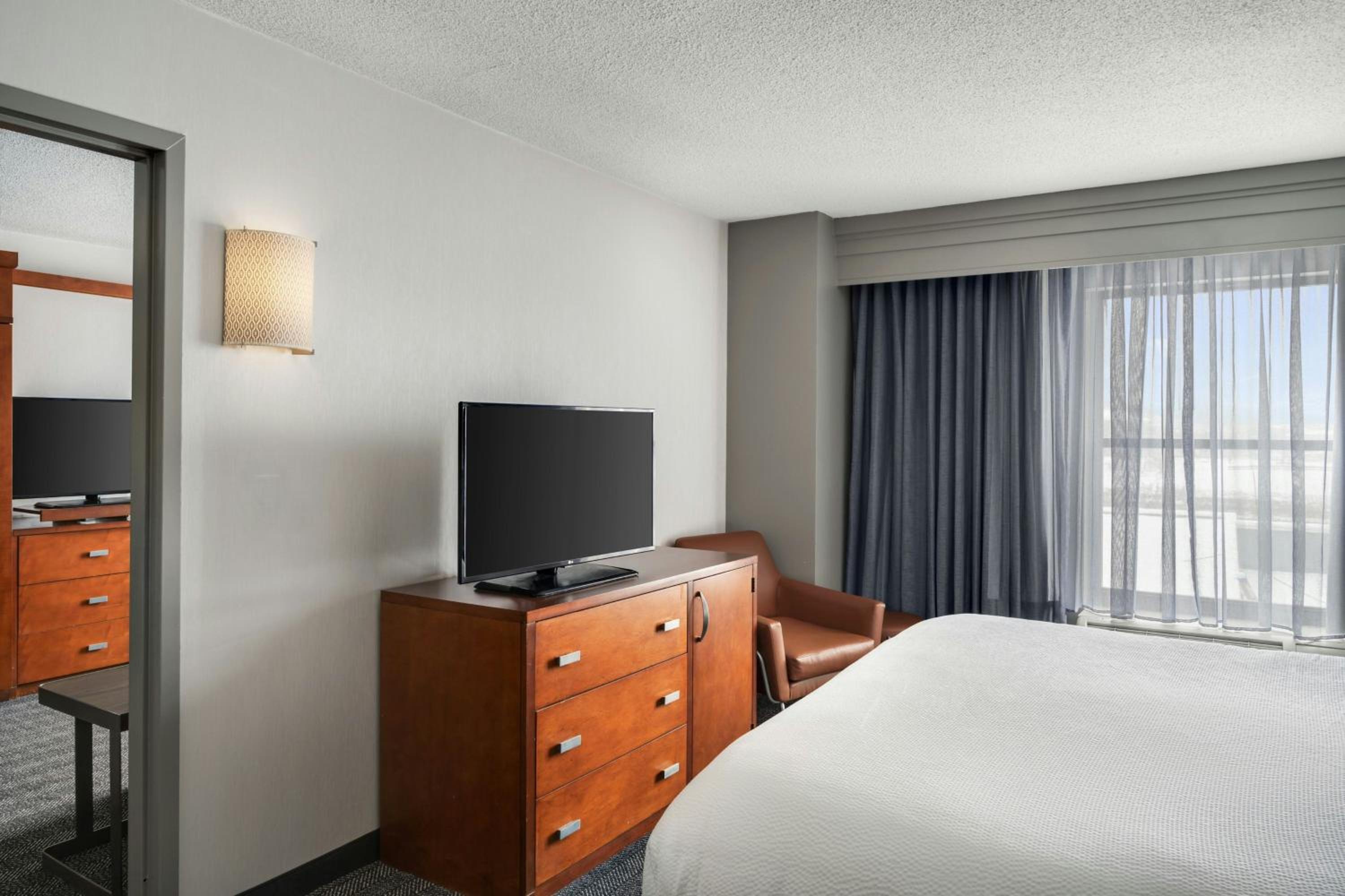 One-Bedroom King Suite with Sofa Bed - Photo 2