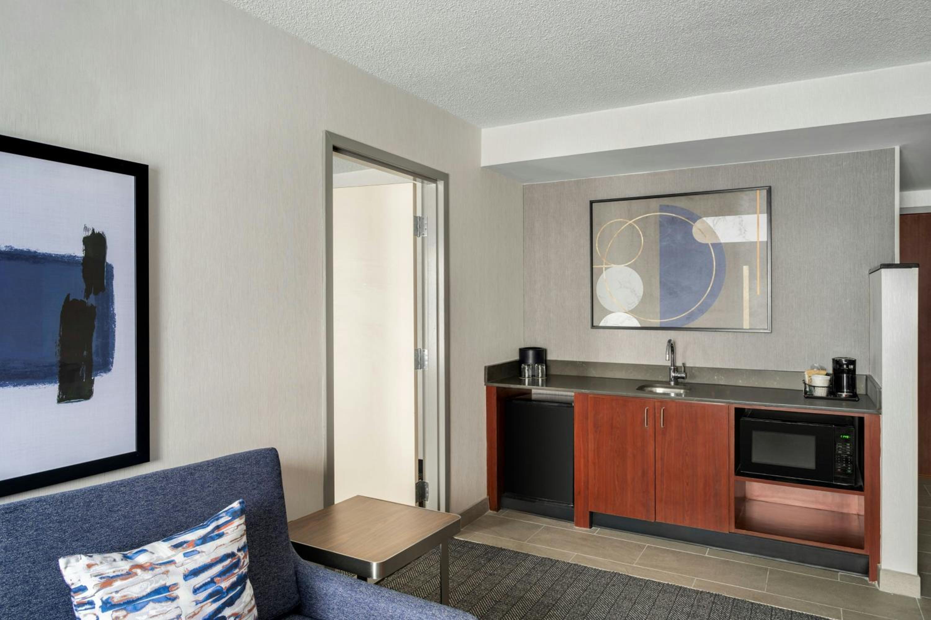 One-Bedroom King Suite with Sofa Bed - Photo 4
