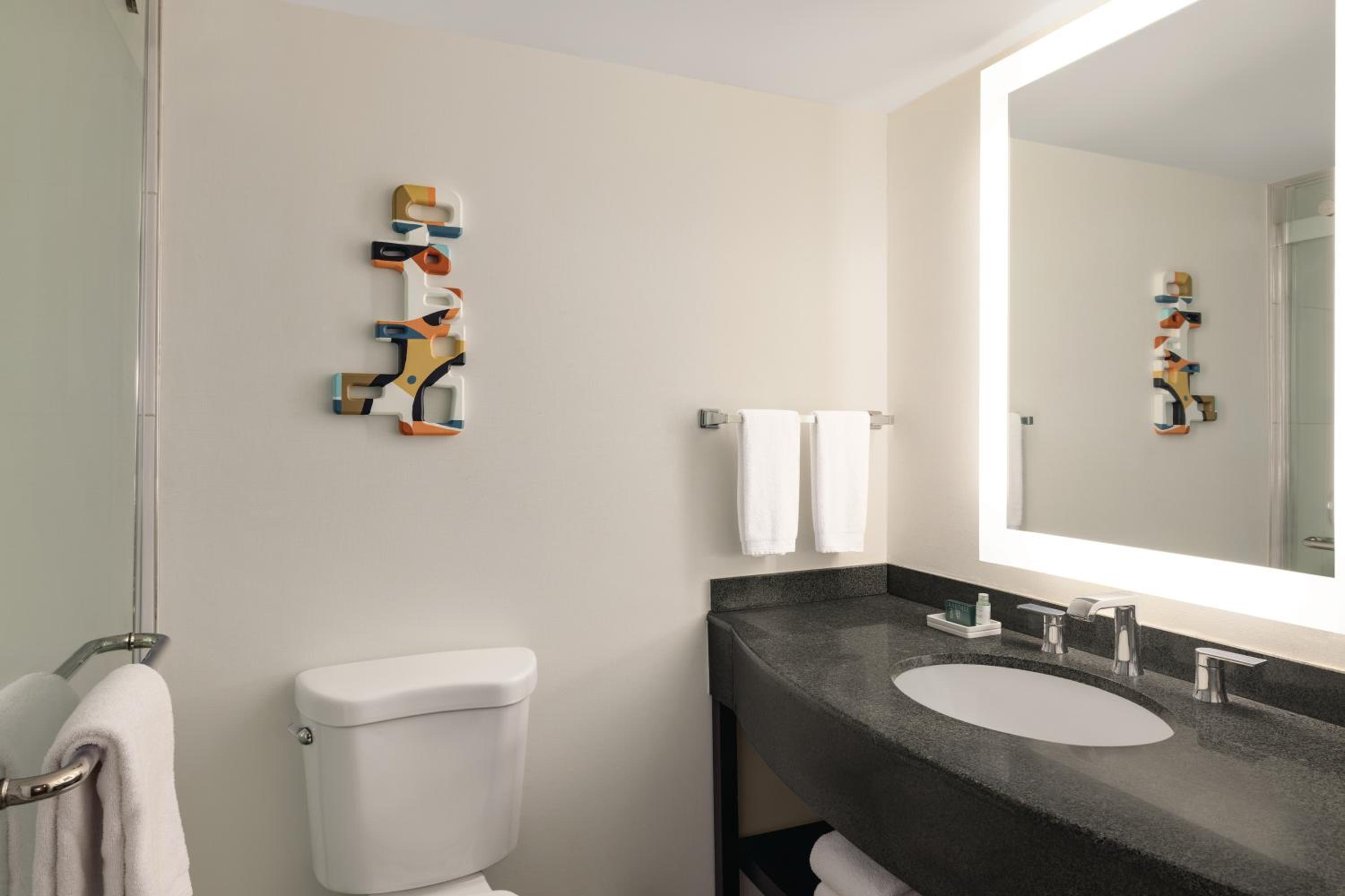 Premium King Room - Photo 2