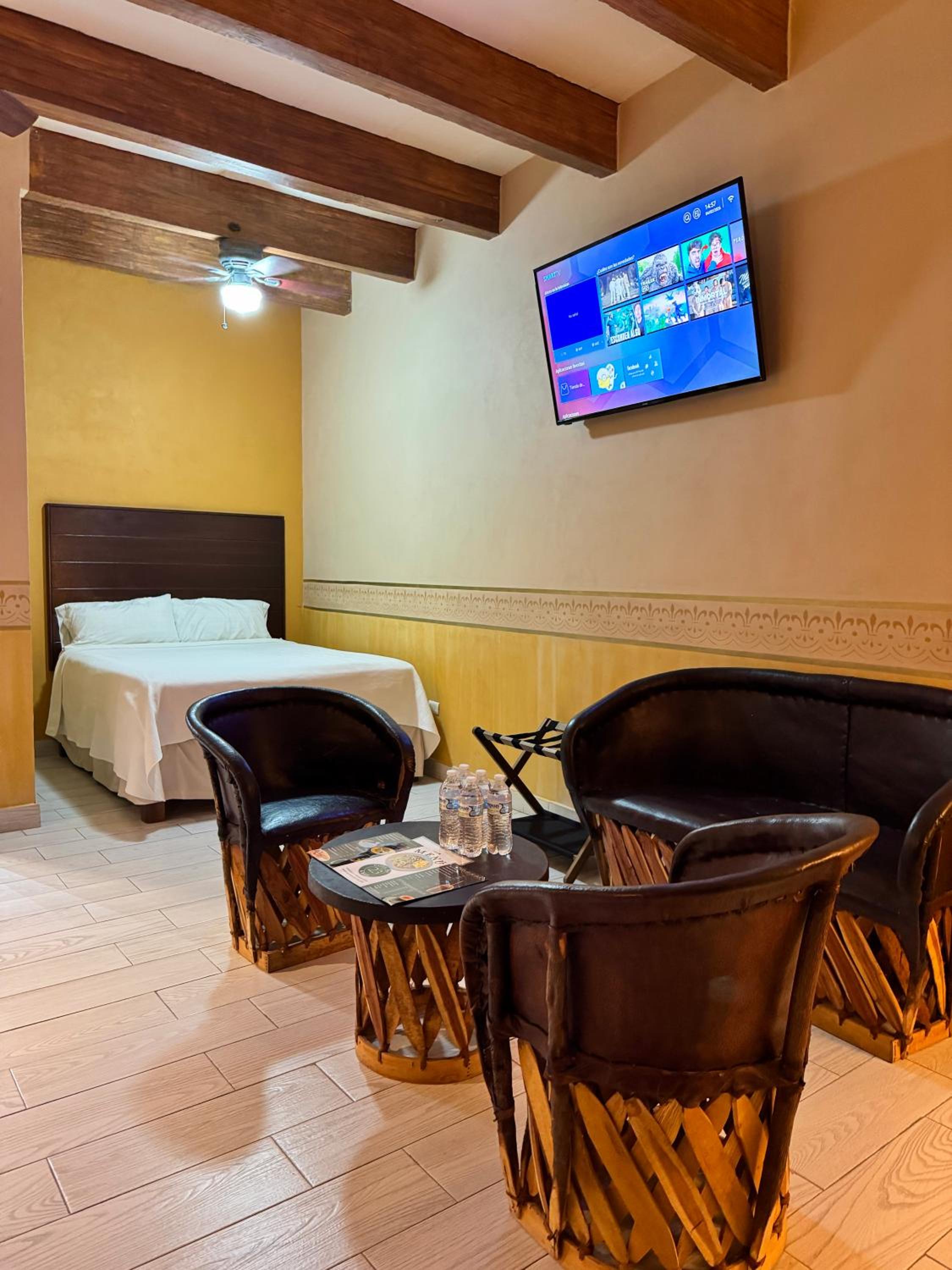 Triple Room with Pool View photo 3