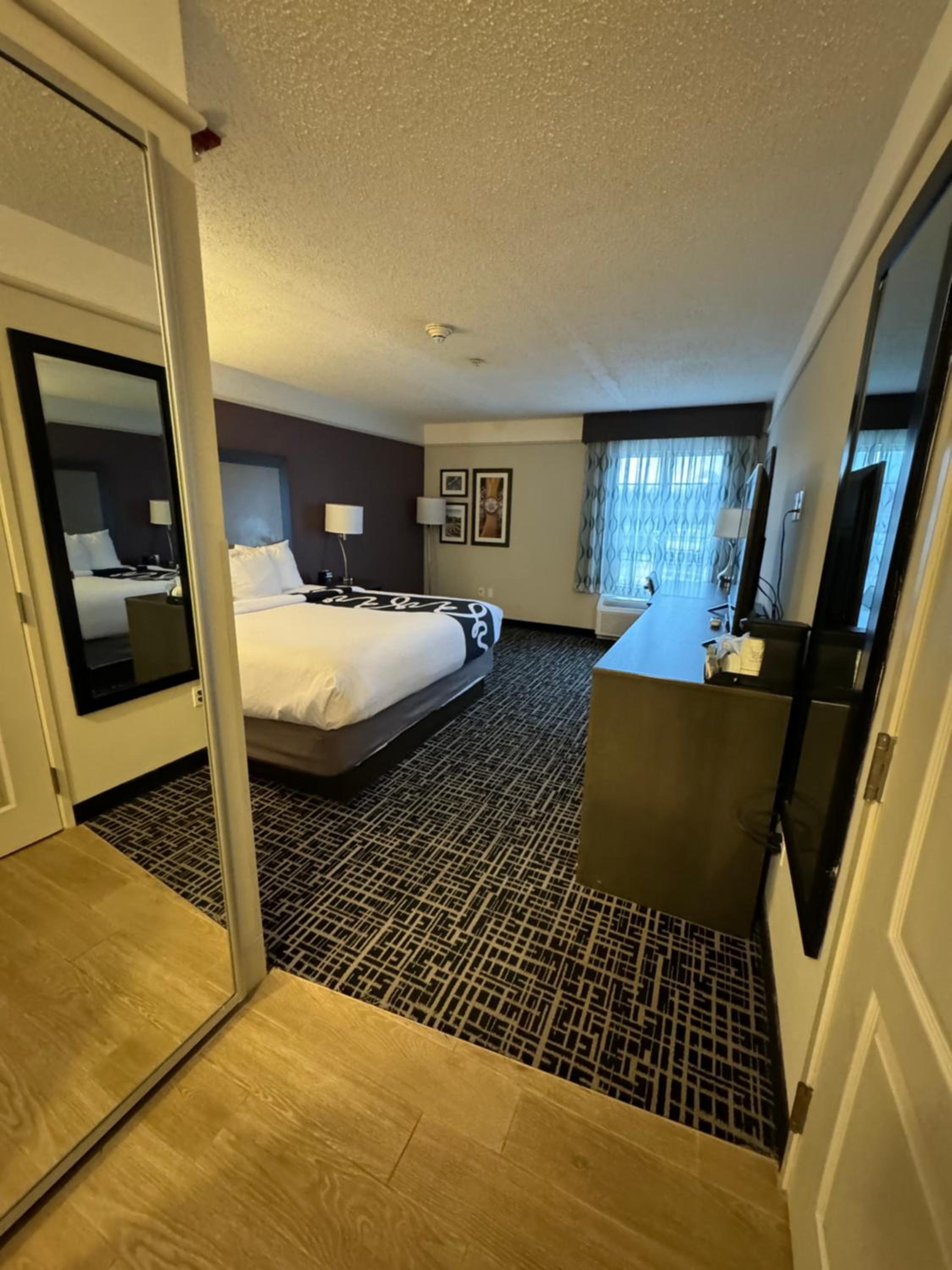 King Room - Mobility Access/Non-Smoking photo 1